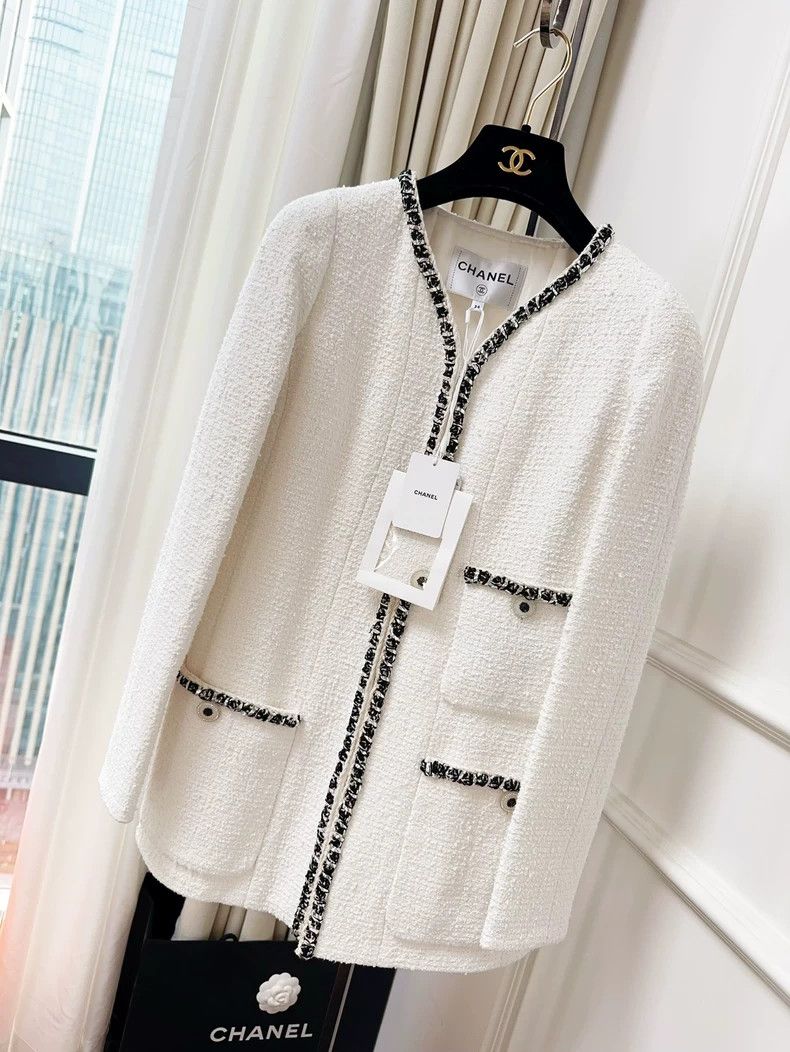 Chanel Chanel 22P Spring and Summer Preview White Black Edge Long Size XXS / US 00 / IT 34 - 1 Thumbnail