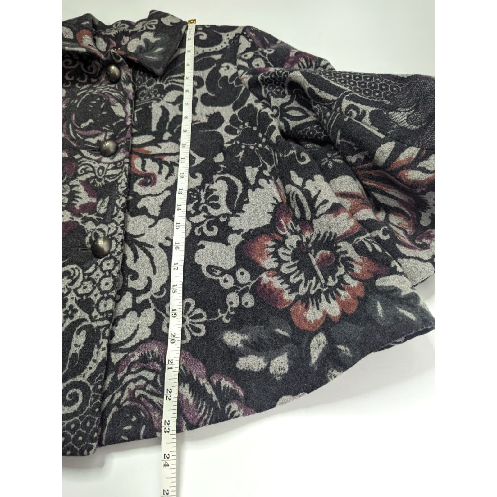 Cole Haan Cole Haan Collection Short Wool Jacket Gray Floral Pattern Size 6 Women Waist Length Wool Blend Button Front Size 28" / US 6 / IT 42 - 6 Thumbnail