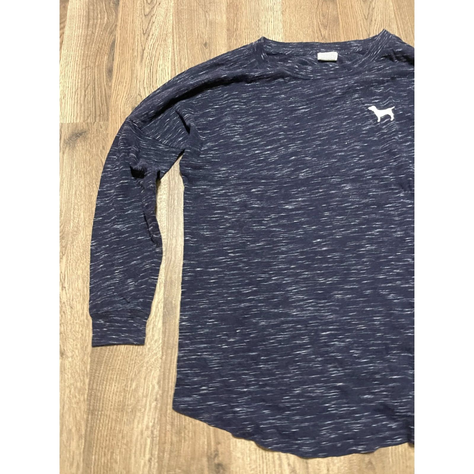 Victoria's Secret Victoria's Secret Shirt Women's XS Blue White Long Sleeve DOG Logo T-Shirt Casual Regular Pullover Neck Round Dog Theme Womens Size XS / US 0-2 / IT 36-38 - 3 Thumbnail