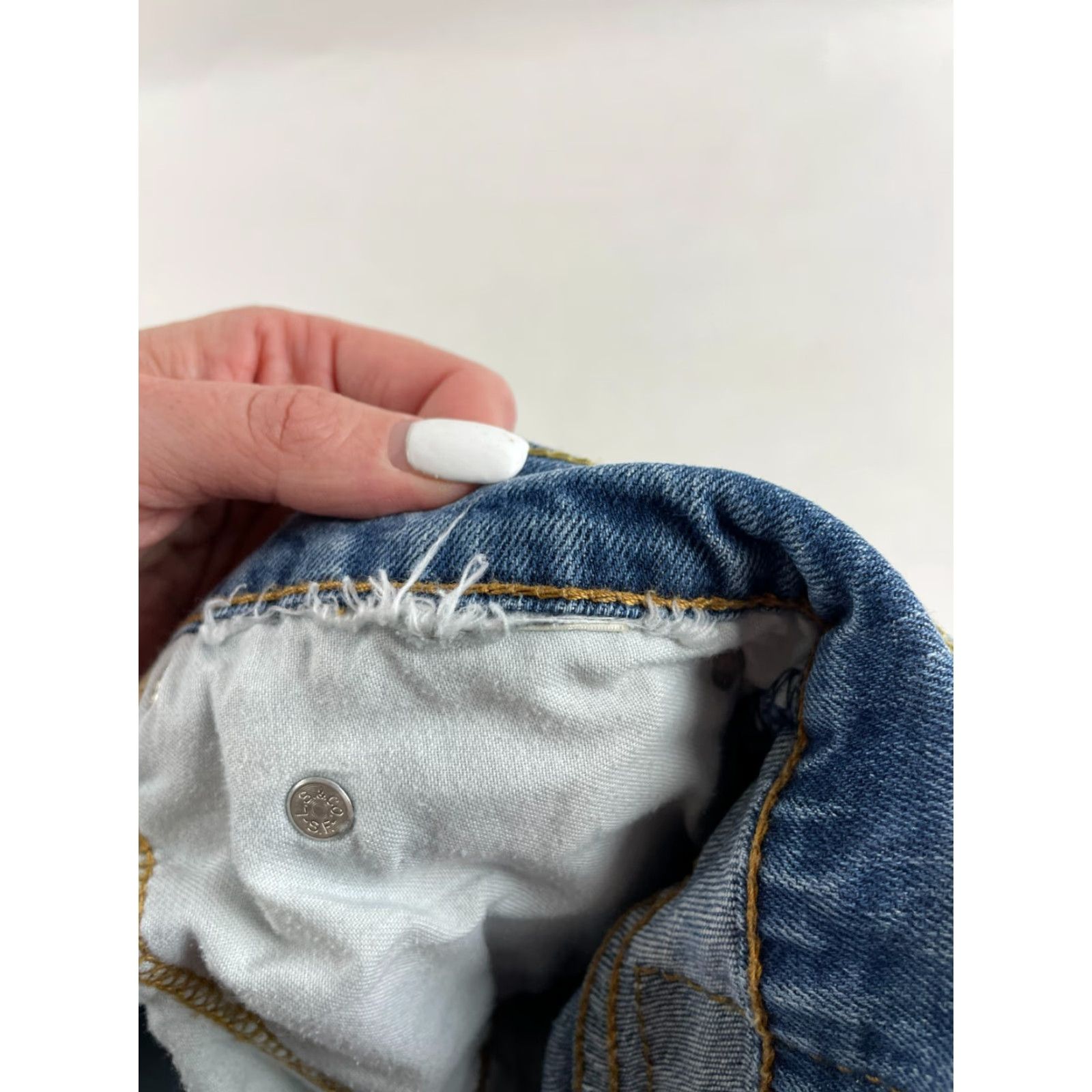 Levi's Levi's Signature Jeans Mens 33x30 Blue Denim Dsitressed Regular Straight Modern Vintage No Size US 33 - 7 Thumbnail