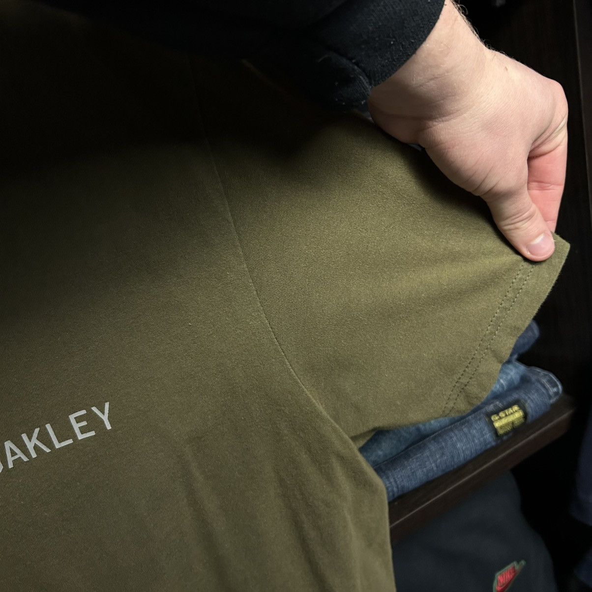 Oakley Vintage Oakley Softwear Big Logo y2k opium tee size L Size US L / EU 52-54 / 3 - 7 Thumbnail