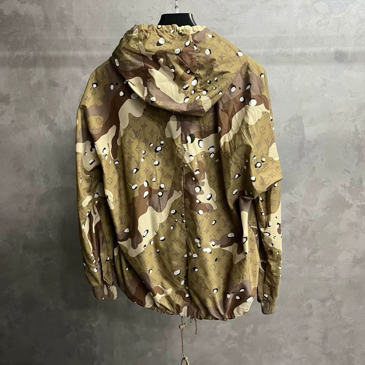 Louis Vuitton Louis Vuitton Beige All-Over Print Hooded Jacket Size US S / EU 44-46 / 1 - 5 Thumbnail