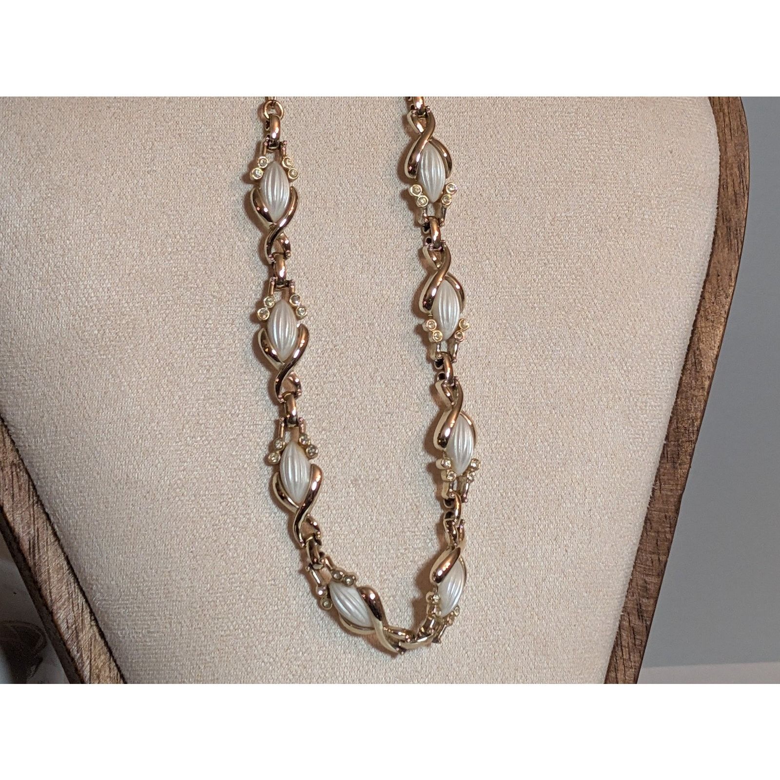 Vintage VTG 1958 Sarah Coventry My Fair Lady White Beaded Necklace Size ONE SIZE - 3 Thumbnail