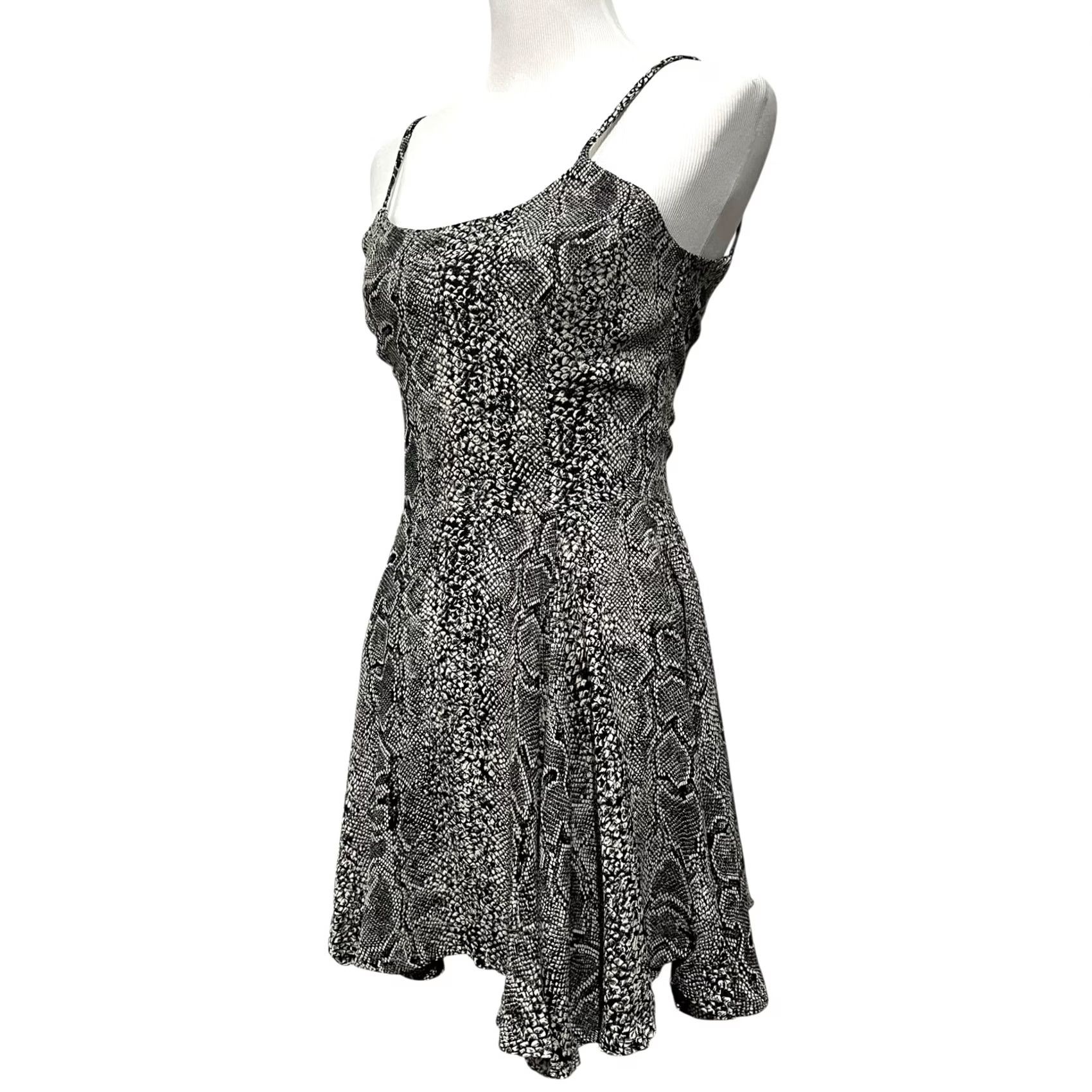 Vintage VINTAGE 90s Y2K Snakeskin Print Mini Dress Fits Flare Spaghetti Straps Women’s S Black Rayon Short Sleeve Party/Cocktail 90s Y2K Theme Womens Size S / US 4 / IT 40 - 5 Thumbnail