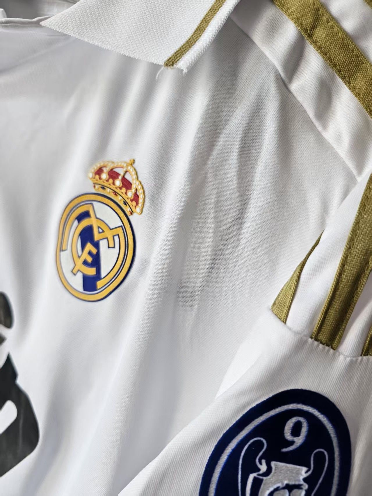 Other 2011 12 Real Madrid #10 Mesut Özil Jersey Size US M / EU 48-50 / 2 - 4 Thumbnail