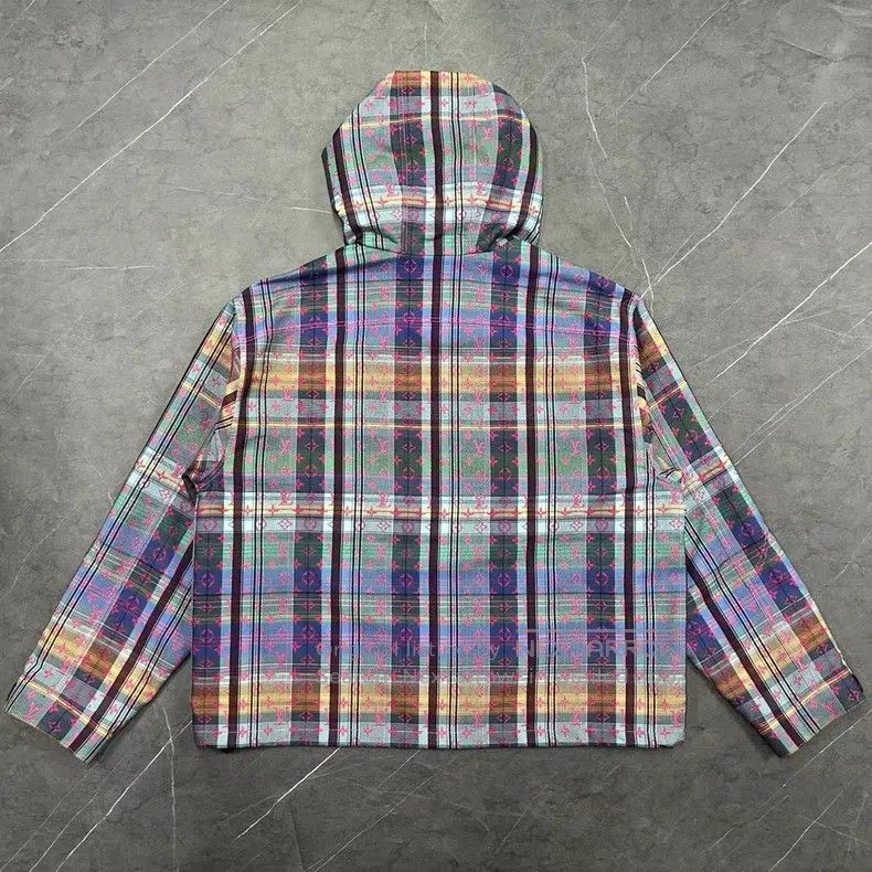 Louis Vuitton Louis Vuitton Colorful full-printed logo hooded jacket Size US L / EU 52-54 / 3 - 3 Thumbnail