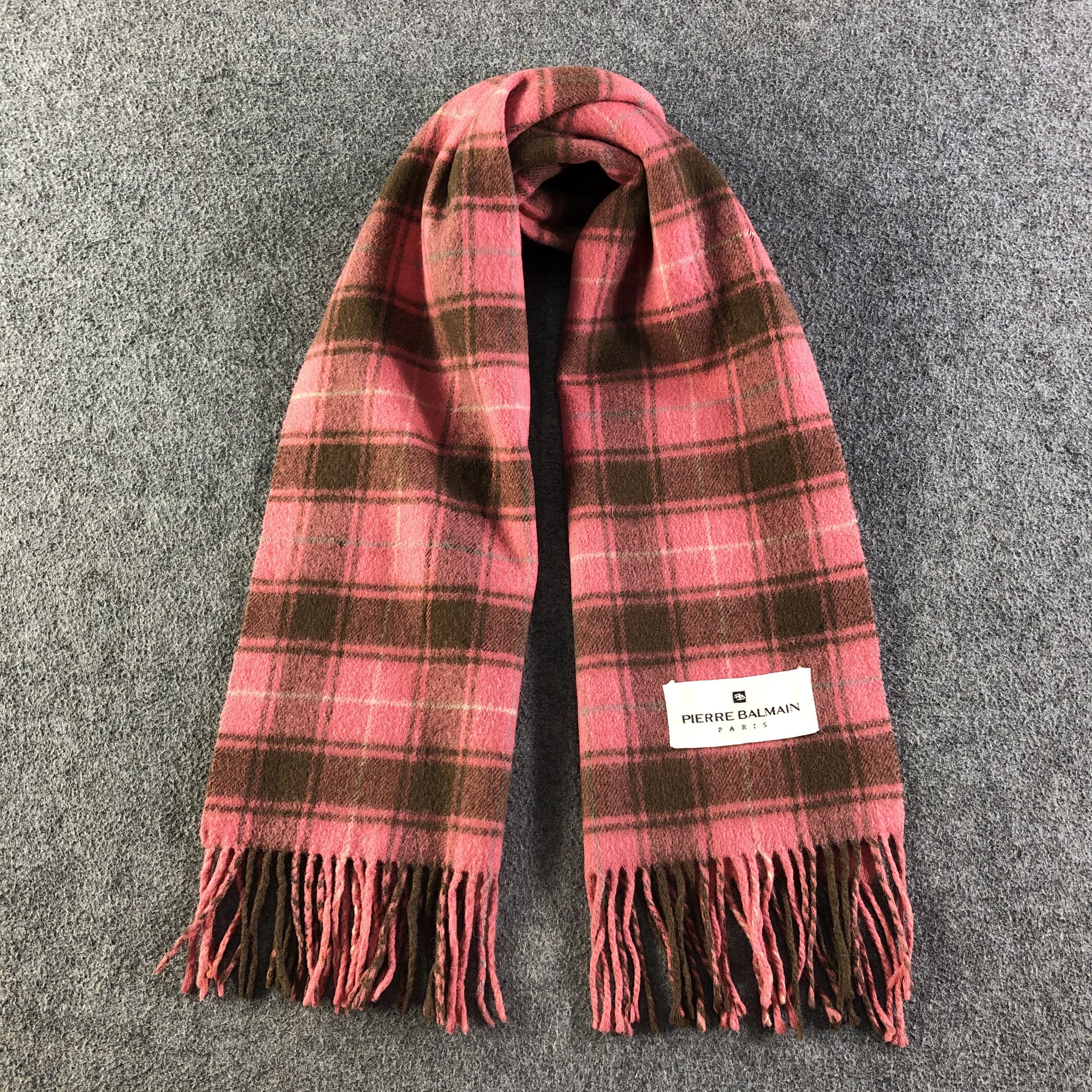 Pierre Balmain Scarf / Muffler / Neckwear P665