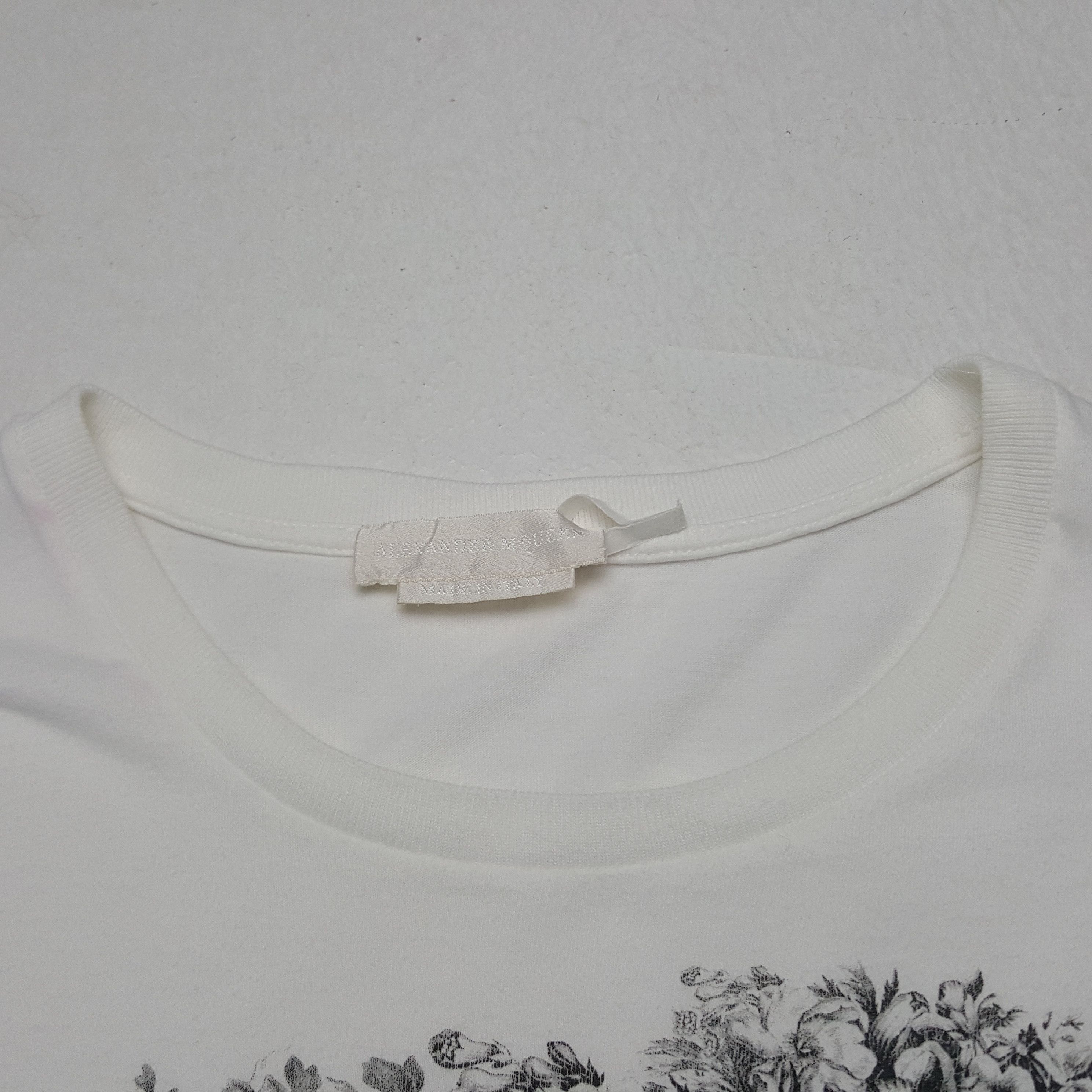 Alexander McQueen × Vintage Vintage Alexander McQueen Italian Brand Skull Art Tshirt Size US M / EU 48-50 / 2 - 4 Thumbnail