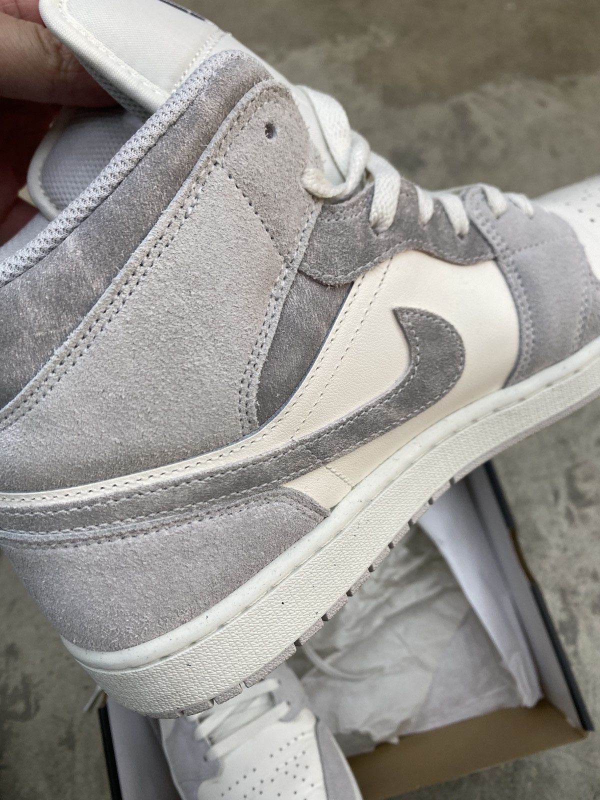 Jordan Brand Jordan 1 Mid SE Neutral Gray Sail Size US 10 / EU 43 - 10 Thumbnail