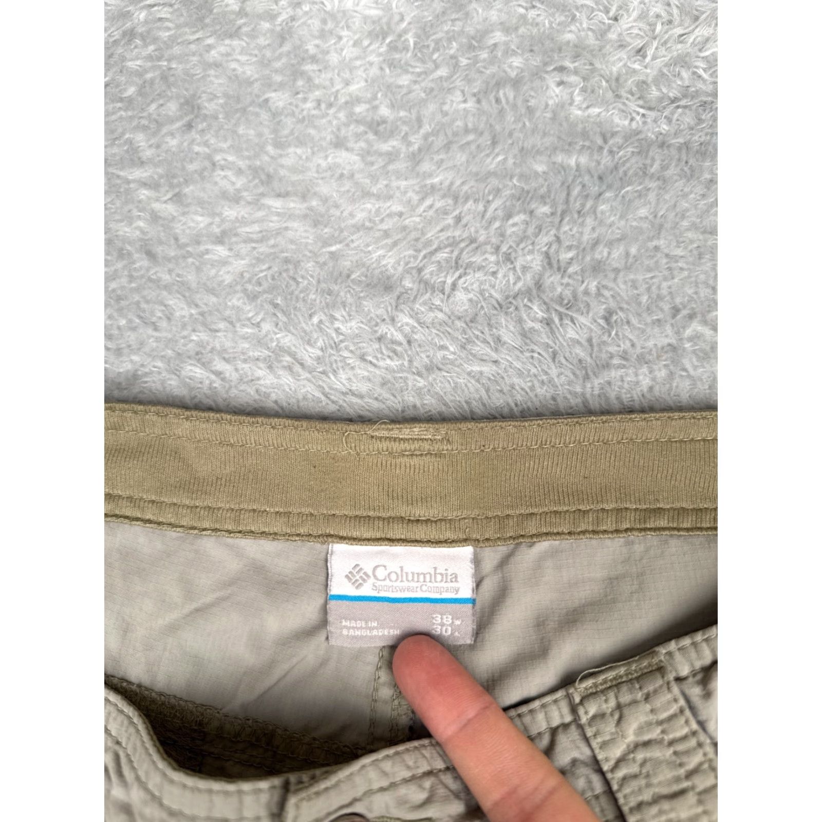 Vintage VINTAGE Columbia Cargo Shorts Men 38 Beige Nylon Hiking Regular Inseam 10in Pockets Mens Size US 38 / EU 54 - 7 Thumbnail