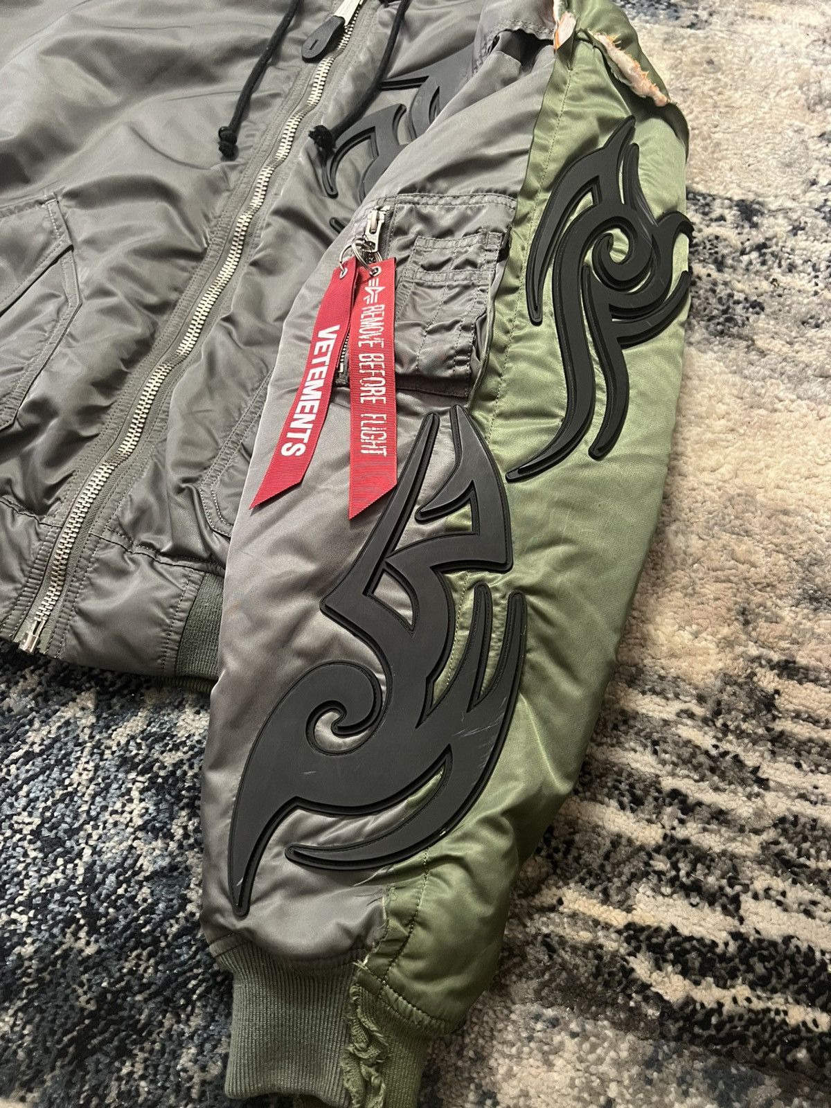 Alpha Industries × Vetements Vetements Alpha Industries AW19 Tribal Bomber Jacket Size US XS / EU 42 / 0 - 3 Thumbnail