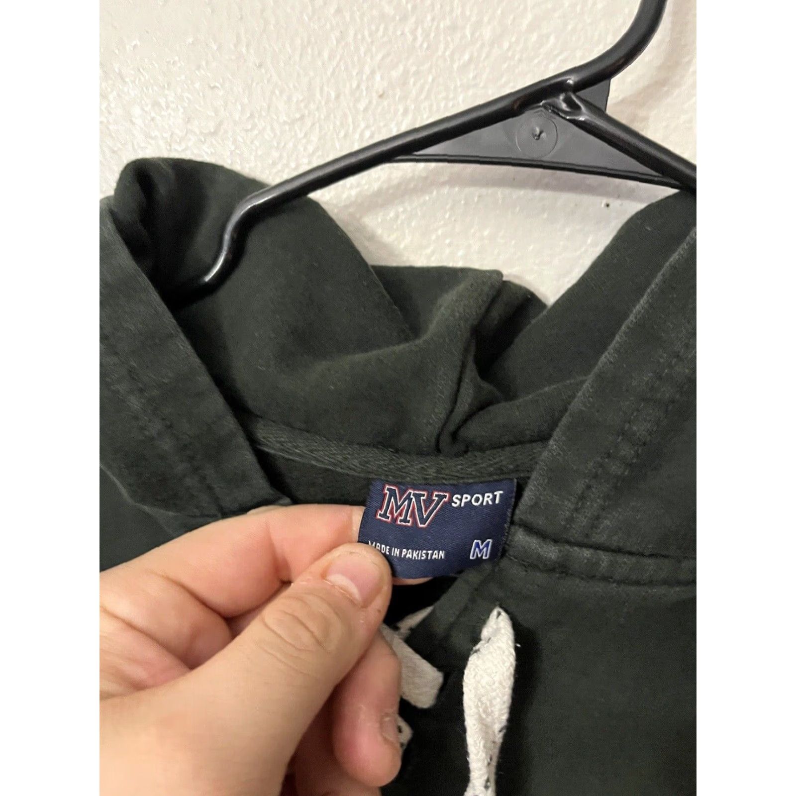 Vintage Y2K Montauk hoodie Green Medium MV Sport Mens Hoodie M Green Sports Pullover Vintage? (Cannot add new info) Size US M / EU 48-50 / 2 - 4 Thumbnail