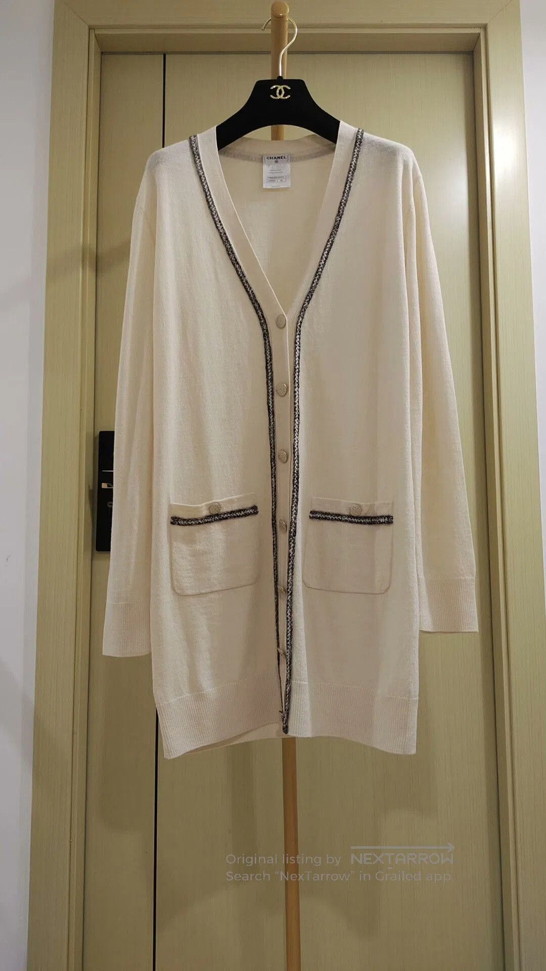 Chanel Chanel Classic Knit Cardigan in Wool. Size M / US 6-8 / IT 42-44 - 1 Thumbnail