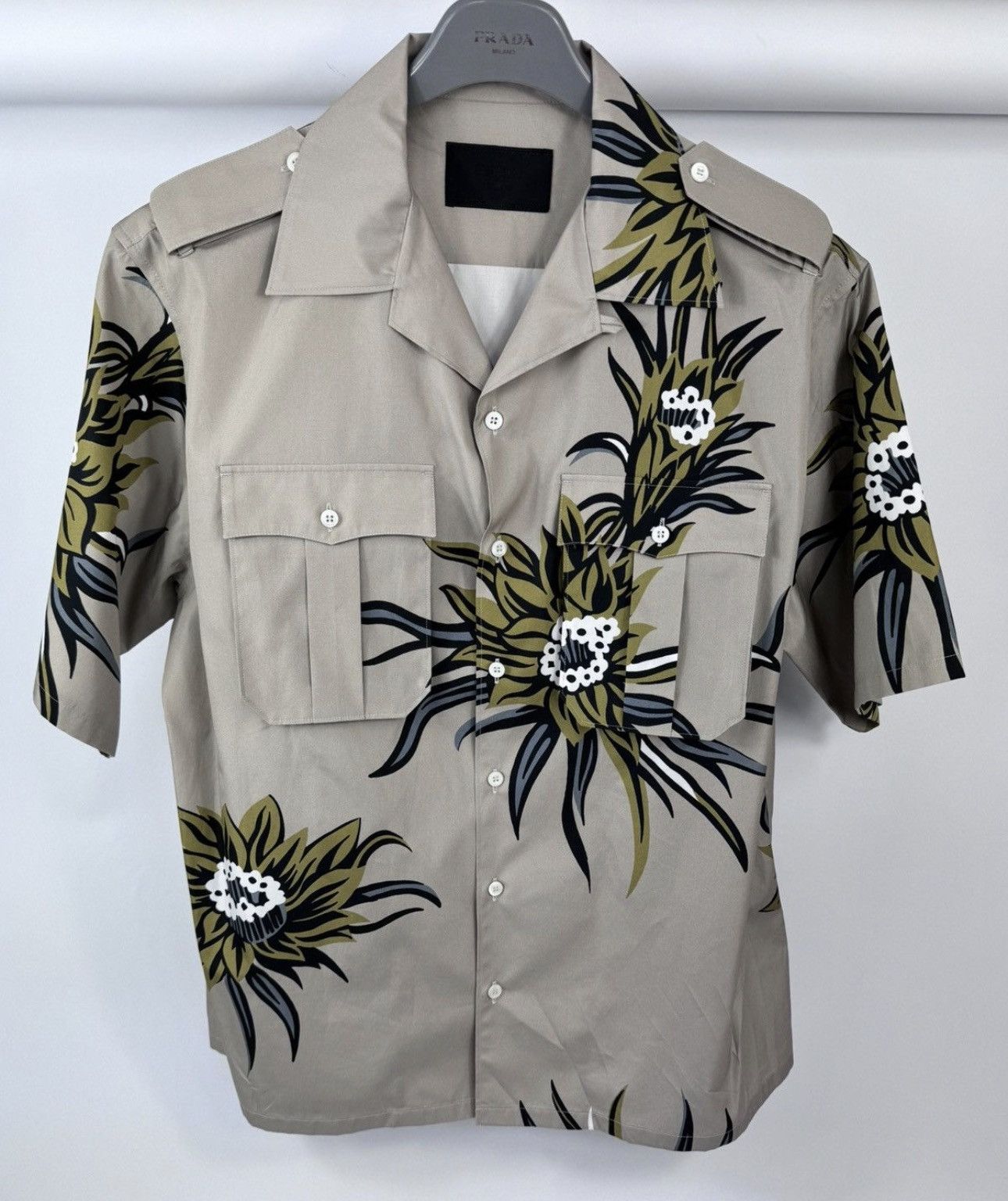 Prada FLOWER PRINT SHIRT Size US L / EU 52-54 / 3 - 1 Thumbnail