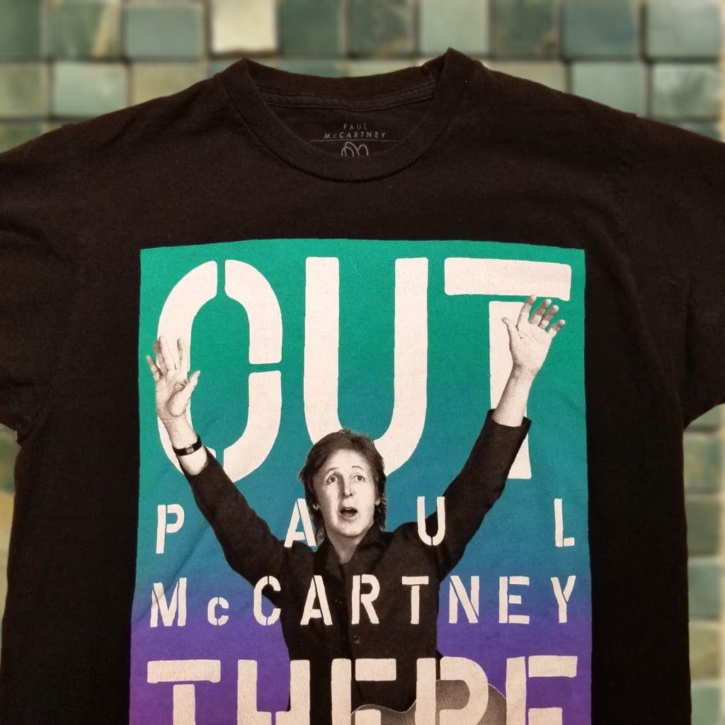 Vintage VINTAGE Paul McCartney Shirt Men M Black Short Sleeve Concert Missoula MT Out There Mens Size US M / EU 48-50 / 2 - 1 Thumbnail