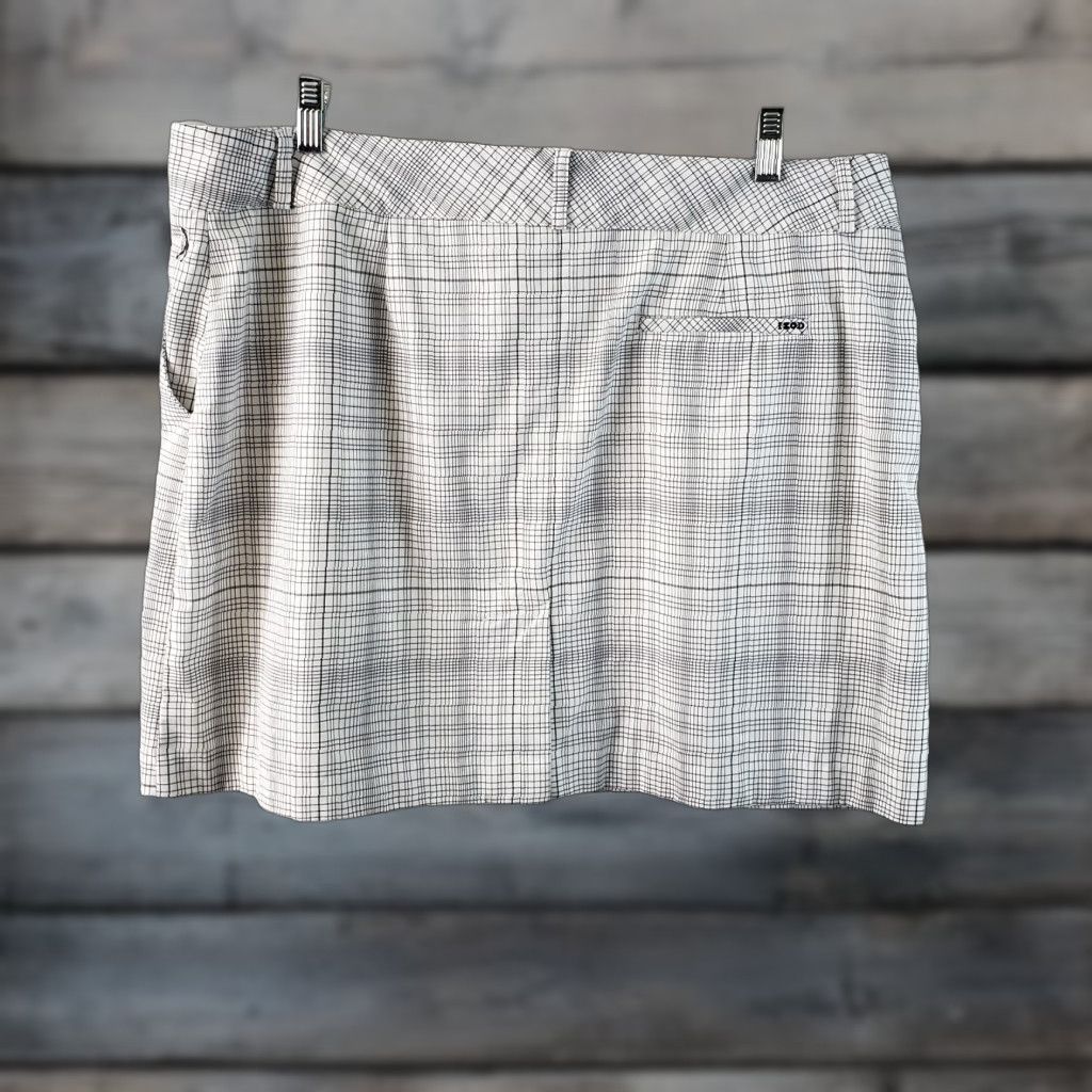 Izod Izod Womens Skort Sz 16 White Black Pockets Polyester Activewear Short Skirt Womens 16 Size ONE SIZE - 1 Thumbnail