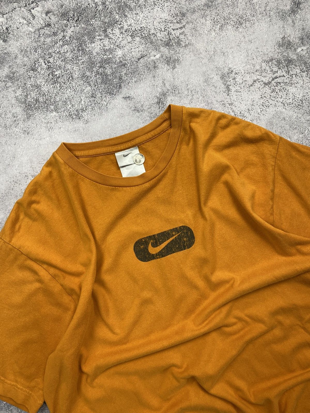 Nike Nike Vintage T-Shirt Centre Logo Y2K 90s Tee Swoosh Size US L / EU 52-54 / 3 - 7 Thumbnail