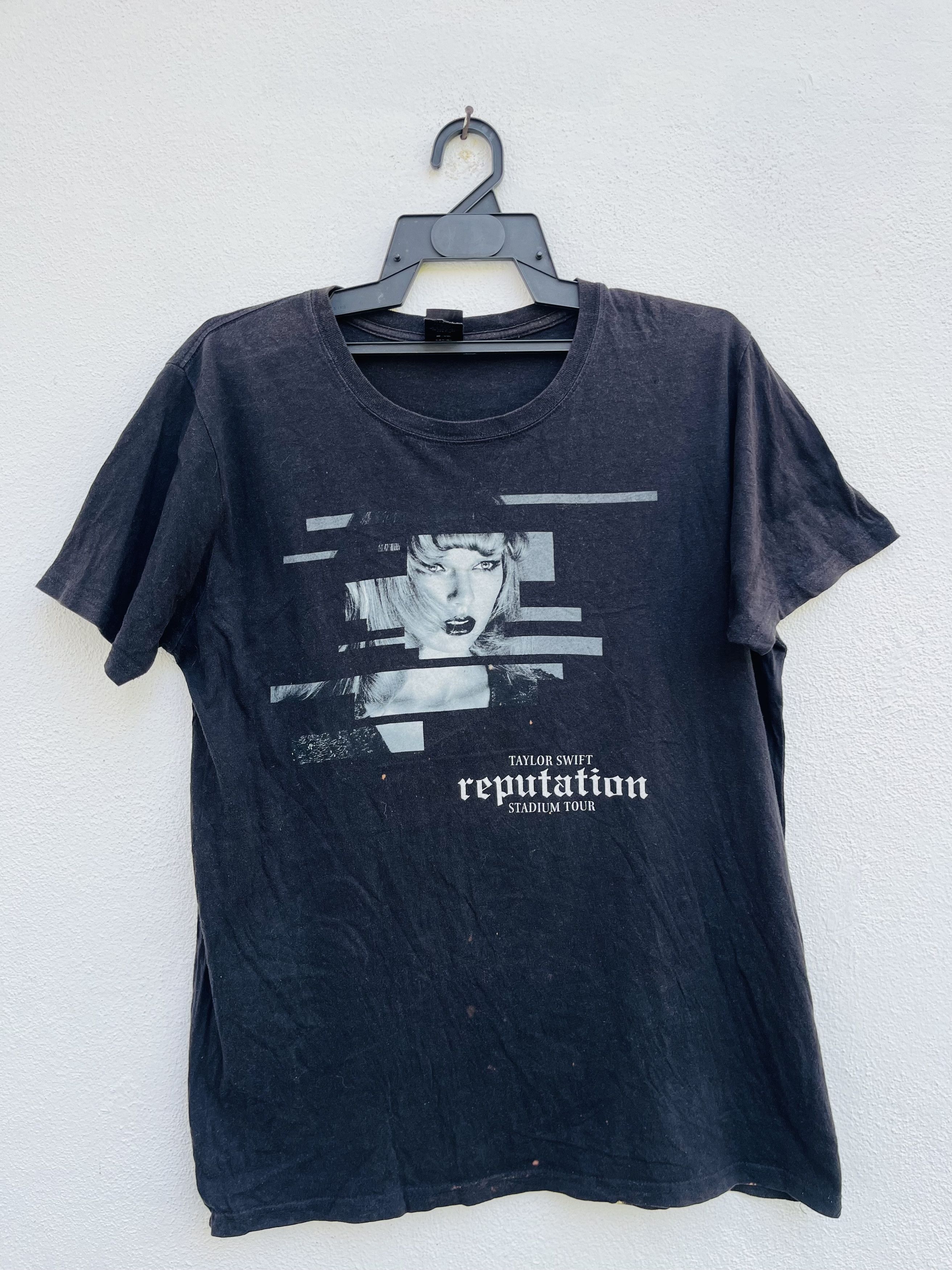 Band Tees Vintage Tailor Swift Reputation Stadium Tour Shirt Size US M / EU 48-50 / 2 - 1 Thumbnail