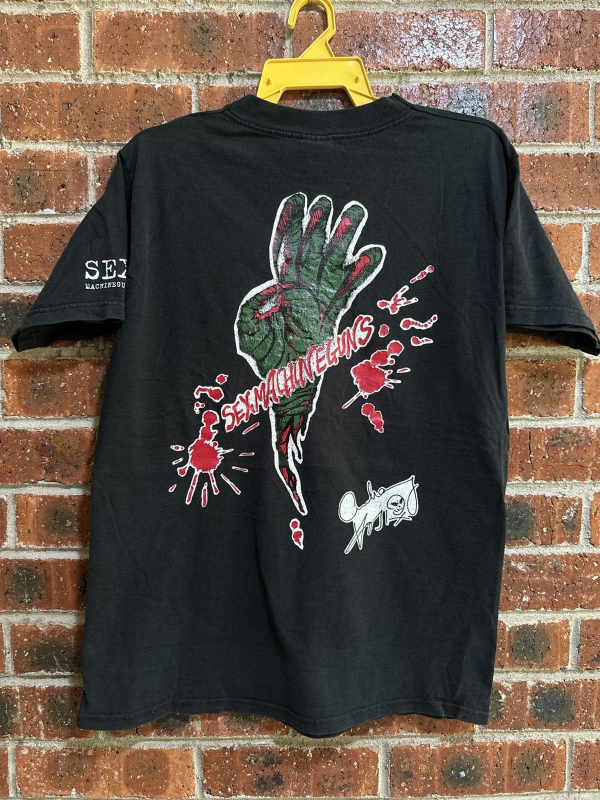 Band Tees Vintage 90s Sex machineGun Japanese Rock Band Faded Tee Size US M / EU 48-50 / 2 - 1 Thumbnail