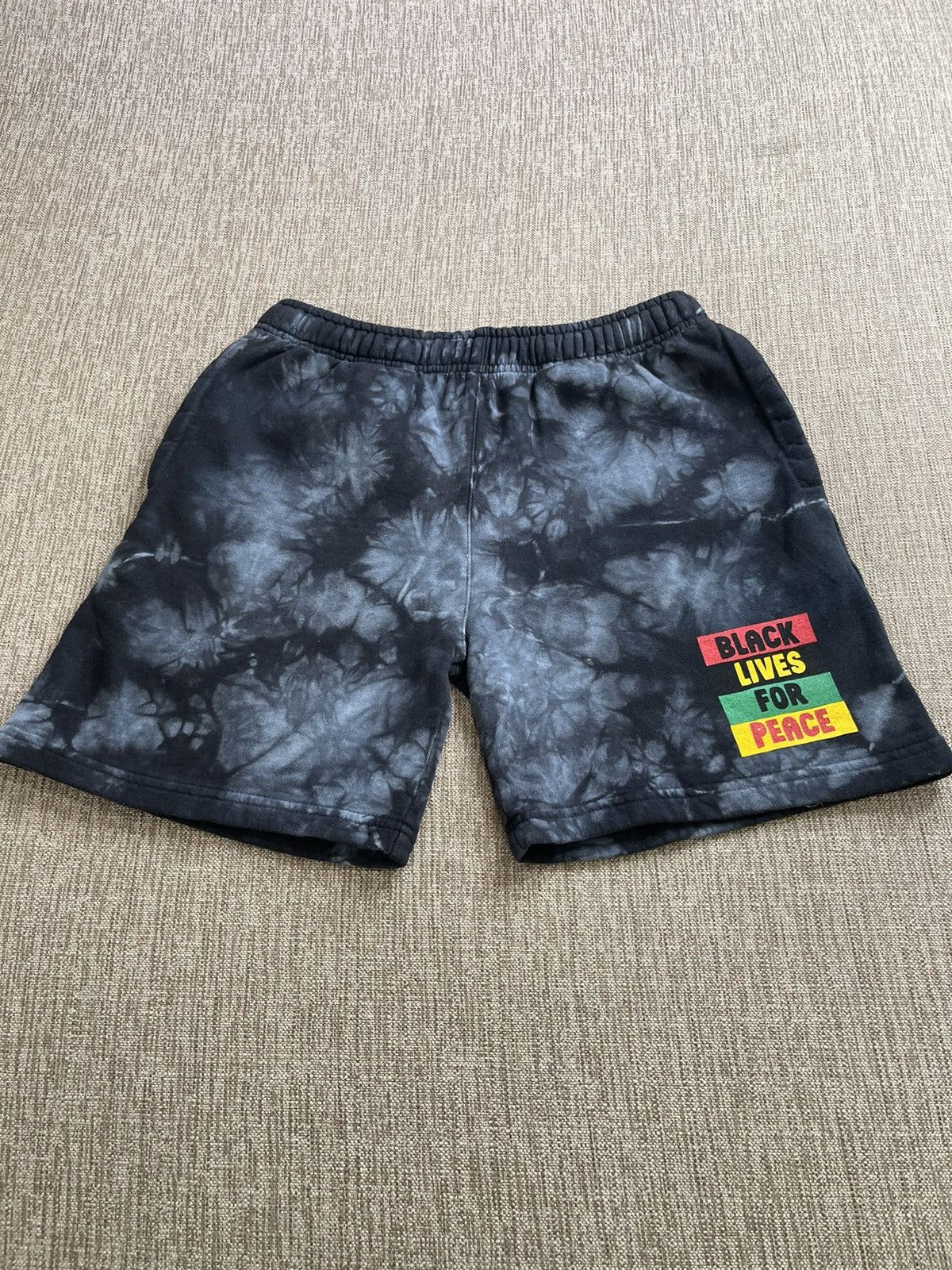 Cross Colours Cross Colours Black Lives for Peace Shorts Size US 30 / EU 46 - 1 Thumbnail