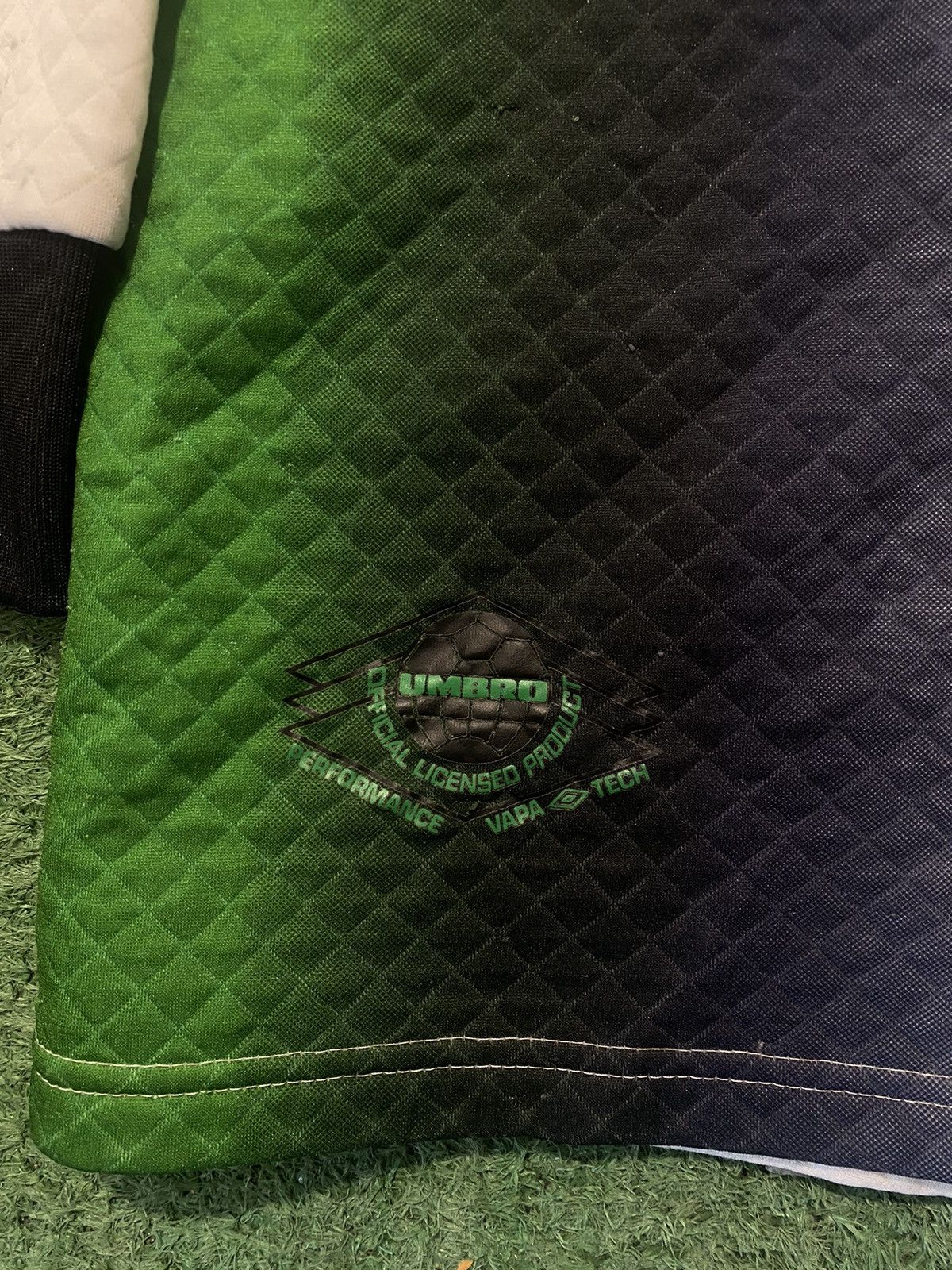 Umbro 1996-97 Manchester United Goalkeeper Shirt Schmeichel Size US L / EU 52-54 / 3 - 4 Thumbnail