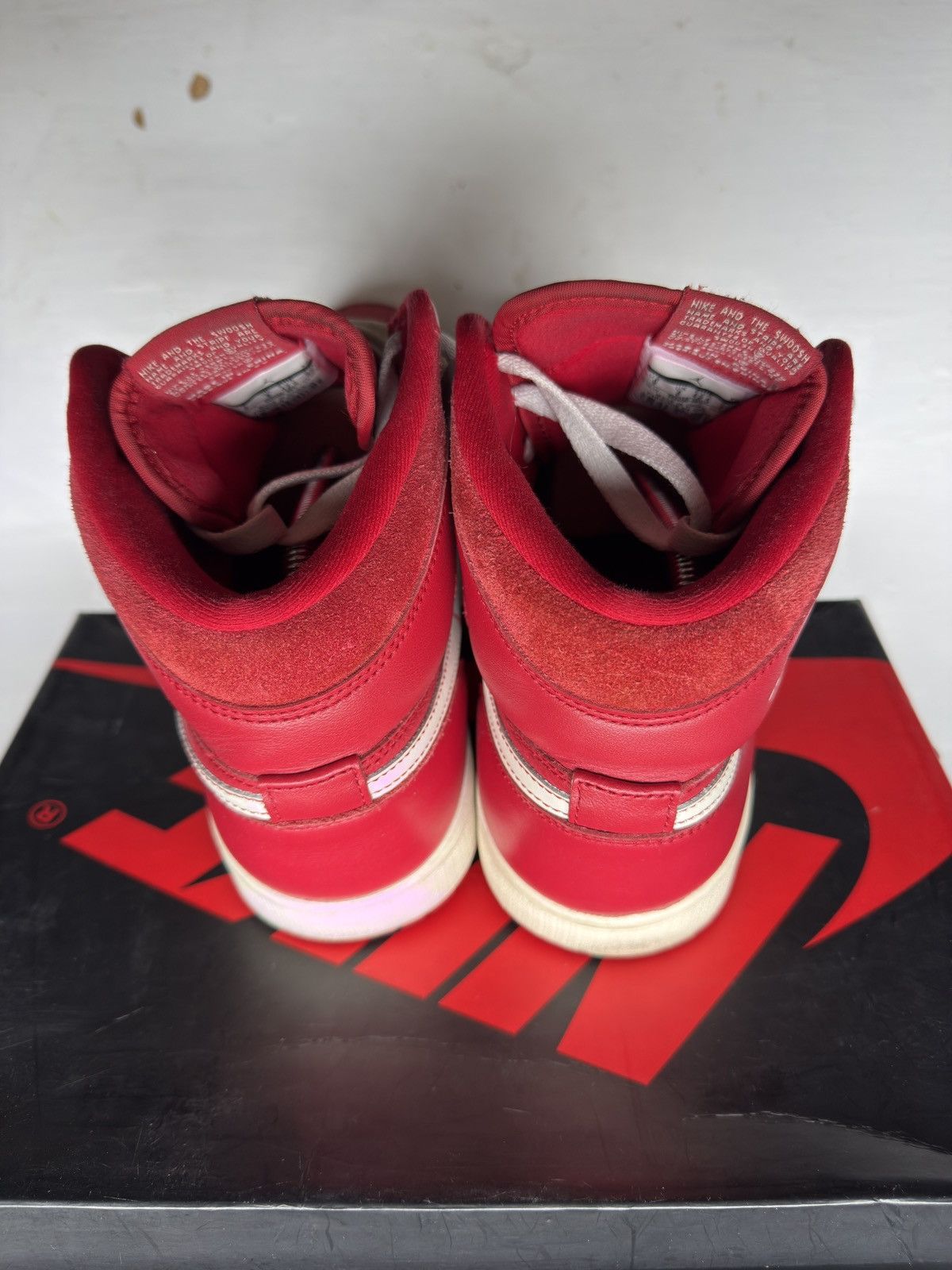 Jordan Brand Air Jordan - Retro 1 Hi: Gym Red (European Release) Size US 9 / EU 42 - 3 Thumbnail