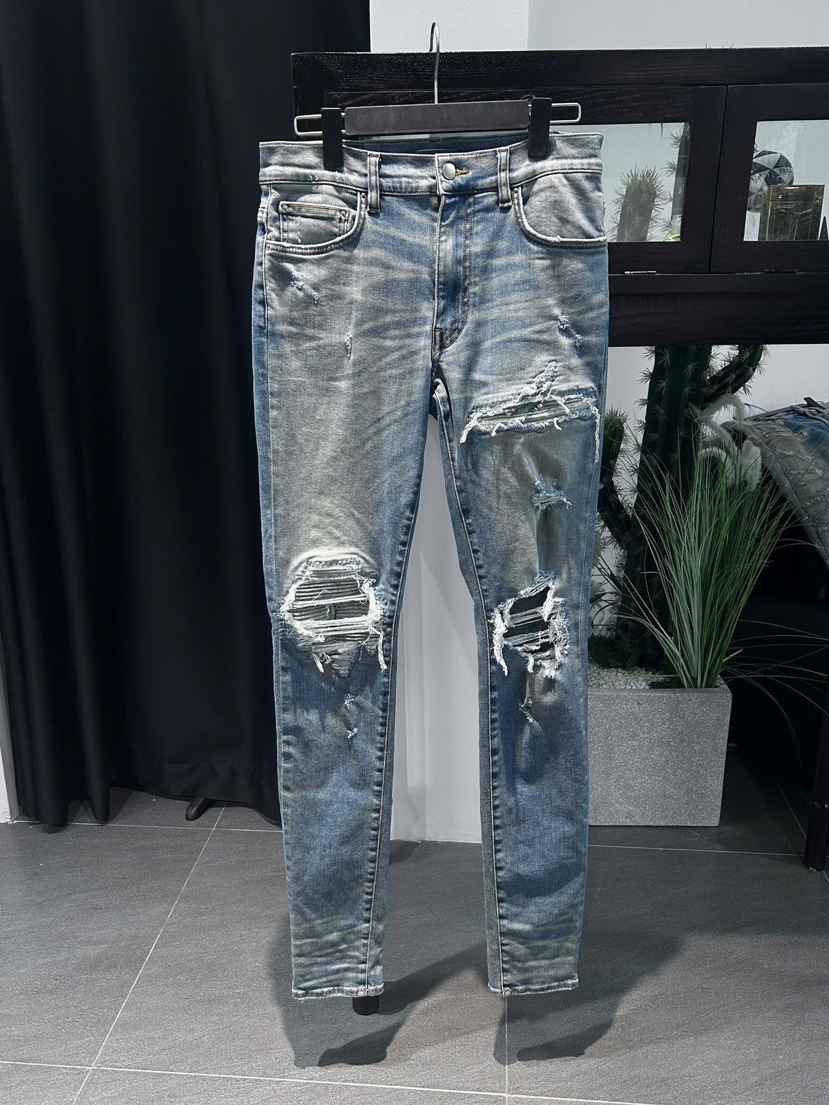Amiri Amiri Skinny Distressed Jeans Size US 31 - 1 Thumbnail