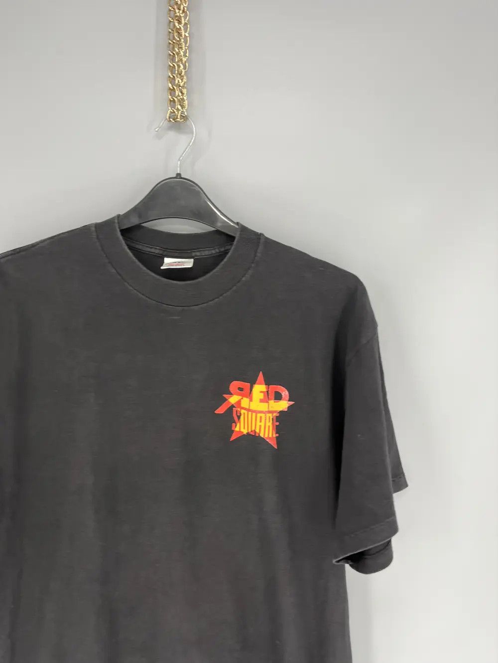 Disney Vintage 90s red square Mickey Mouse Thrashed T-Shirt Size US XL / EU 56 / 4 - 4 Thumbnail