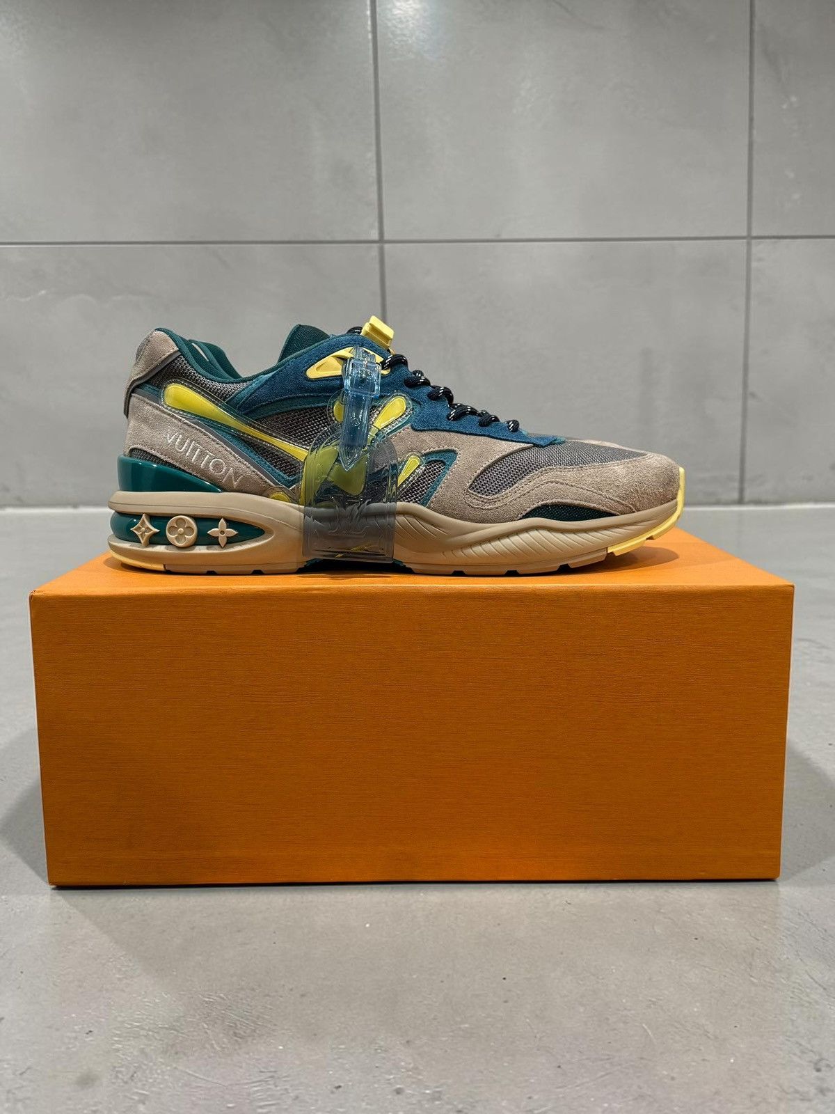 Louis Vuitton LV Louis Vuitton Trail Sneaker blue beige yellow size 9 Size US 9 / EU 42 - 2 Thumbnail