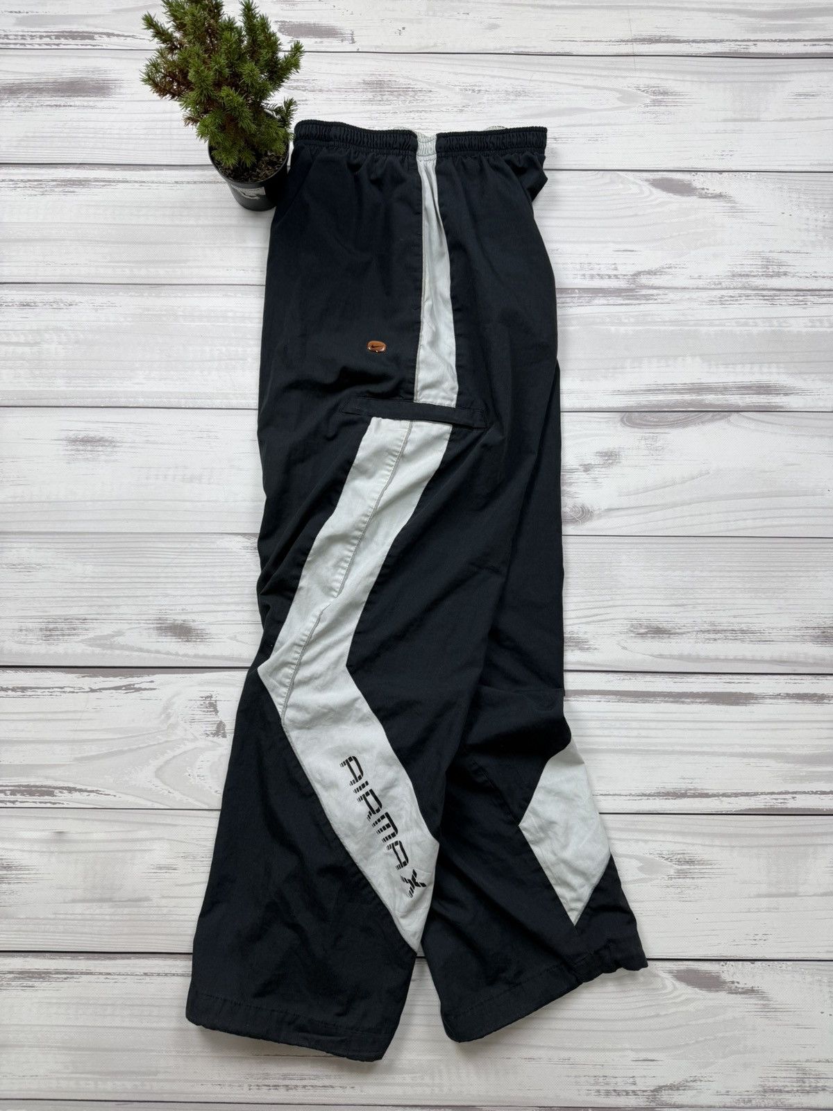 Nike Vintage Nike Cargo Pants Size US 34 / EU 50 - 1 Thumbnail