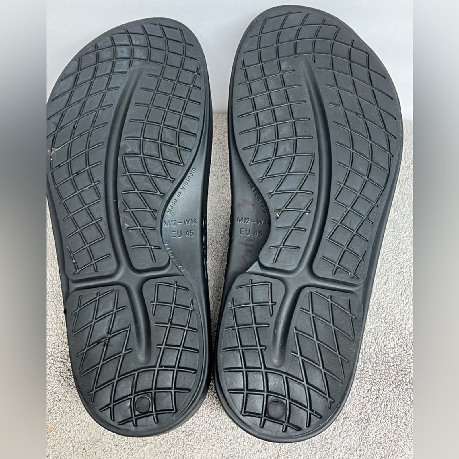 OOF Wear OOFOS OOahh Recovery Sandals Sport Slide On Black Men’s 12 Size US 12 / EU 45 - 7 Thumbnail