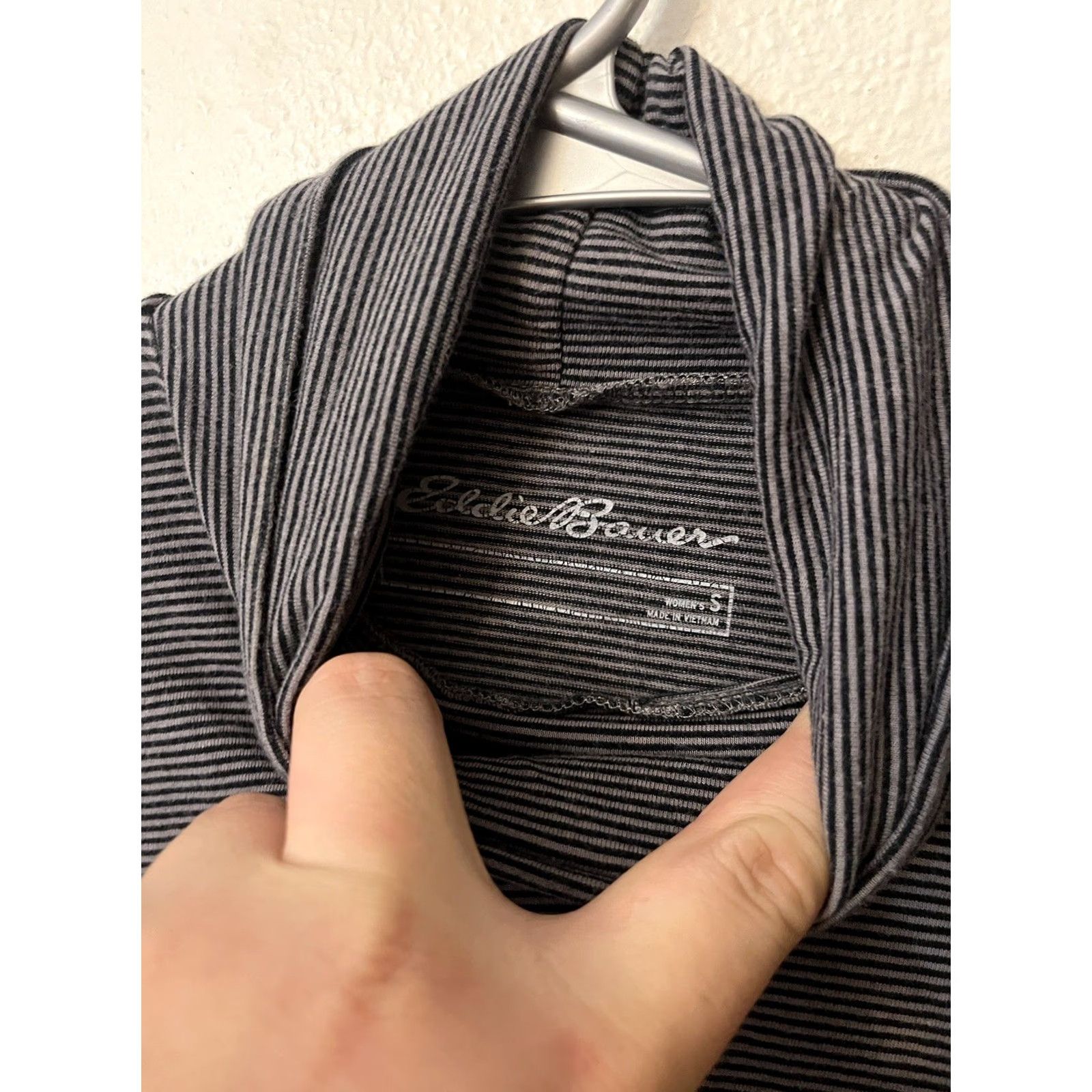 Eddie Bauer Eddie Bauer Womens Gray Black Striped Turtleneck Long Sleeve Shirt Top Sz Small Size S / US 4 / IT 40 - 3 Thumbnail