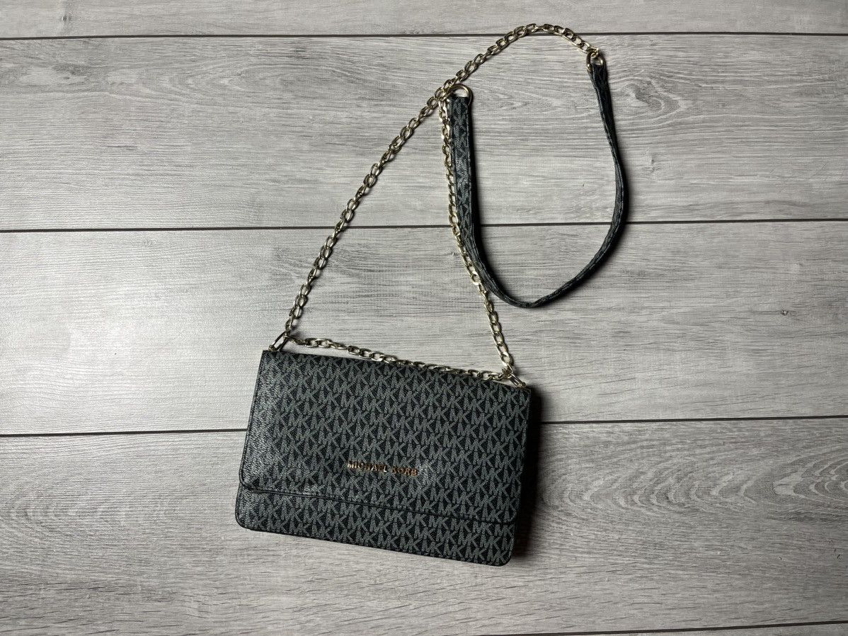 Michael Kors Michael Kors Jet Set Medium Convertible Pouchette Crossbody Size ONE SIZE - 1 Thumbnail