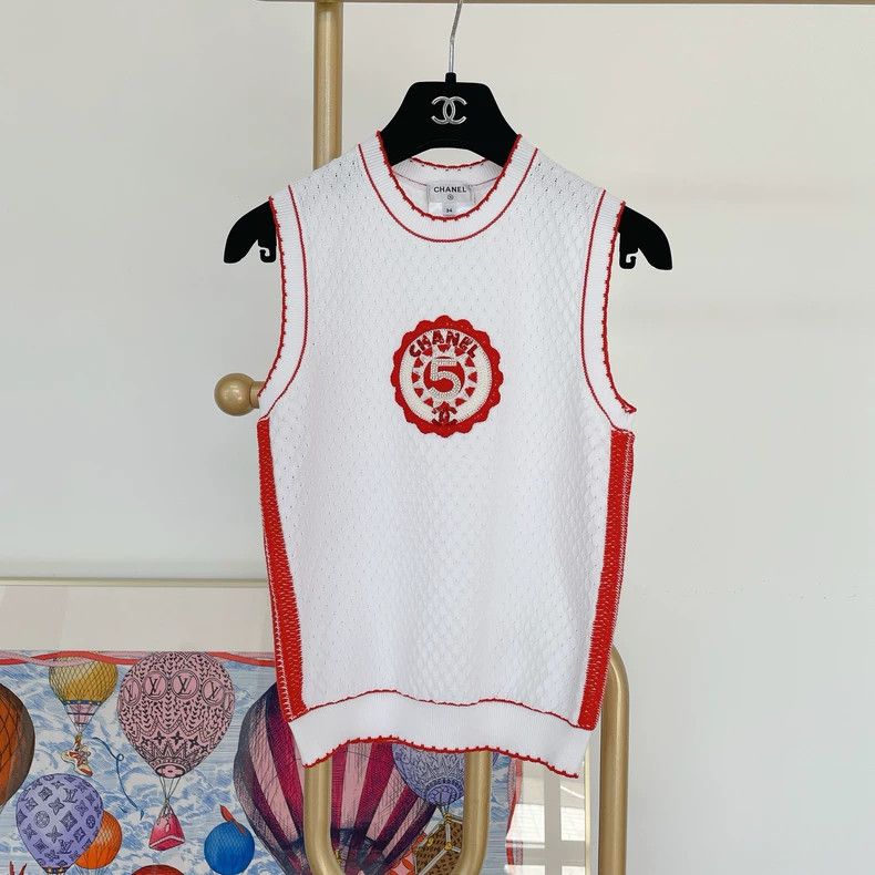 Chanel Chanel White beaded knitted vest 2504-Nextarrow Size XXS / US 00 / IT 34 - 1 Thumbnail