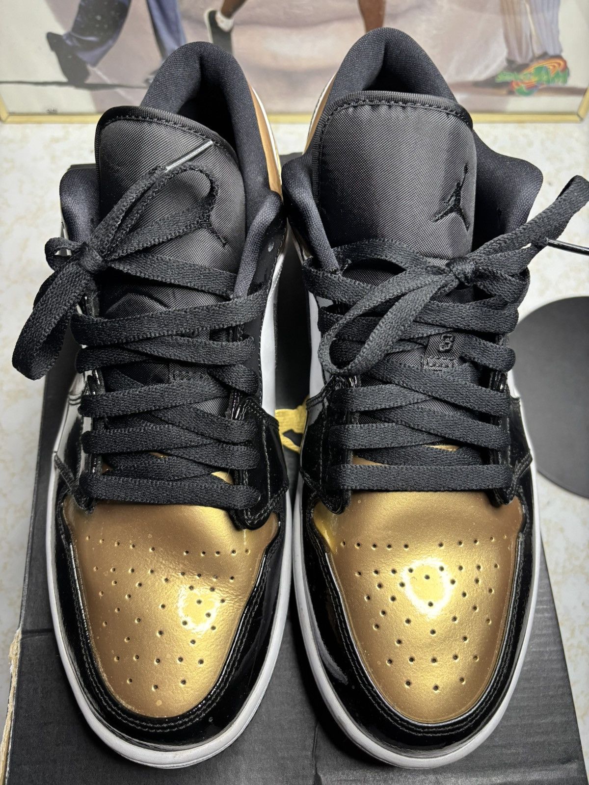 Jordan Brand Air Jordan 1 Retro High OG gold toe Size US 11 / EU 44 - 2 Thumbnail