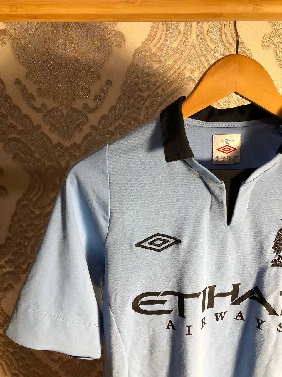 Umbro VINTAGE UMBRO FC MANCHESTER CITY ENGLAND SOCCER JERSEY RETRO Size US M / EU 48-50 / 2 - 4 Thumbnail