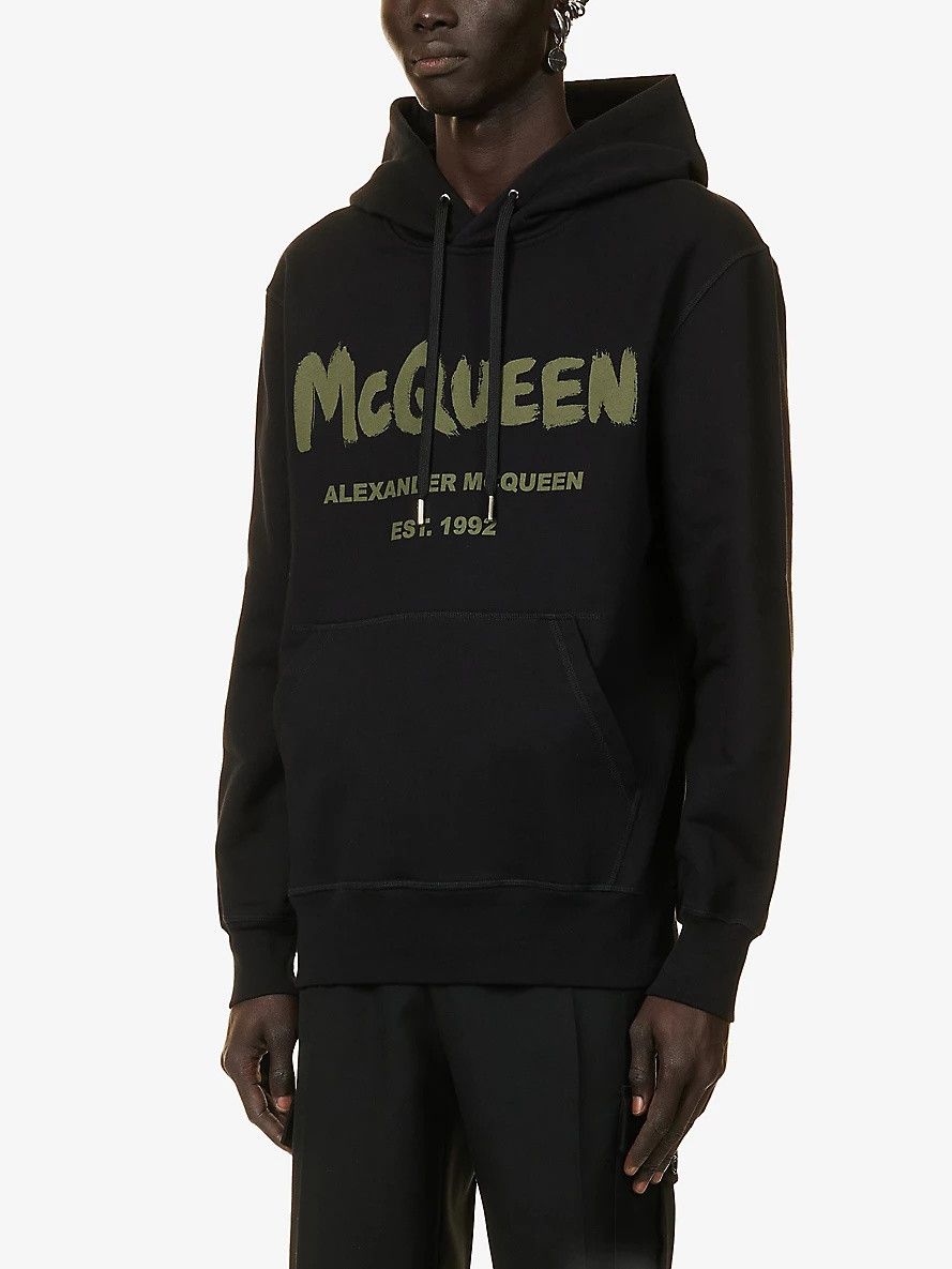 Alexander McQueen o1w1db10925 Mcqueen Graffiti Hooded Sweatshirt in Black Size US XXL / EU 58 / 5 - 2 Thumbnail