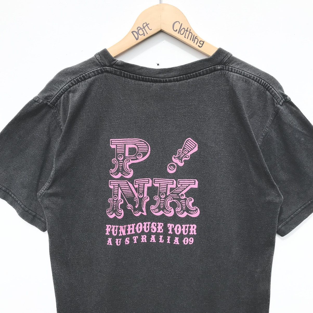 Band Tees Vintage Pink American Singer Songwriter Tee Sun Faded Size US S / EU 44-46 / 1 - 9 Thumbnail