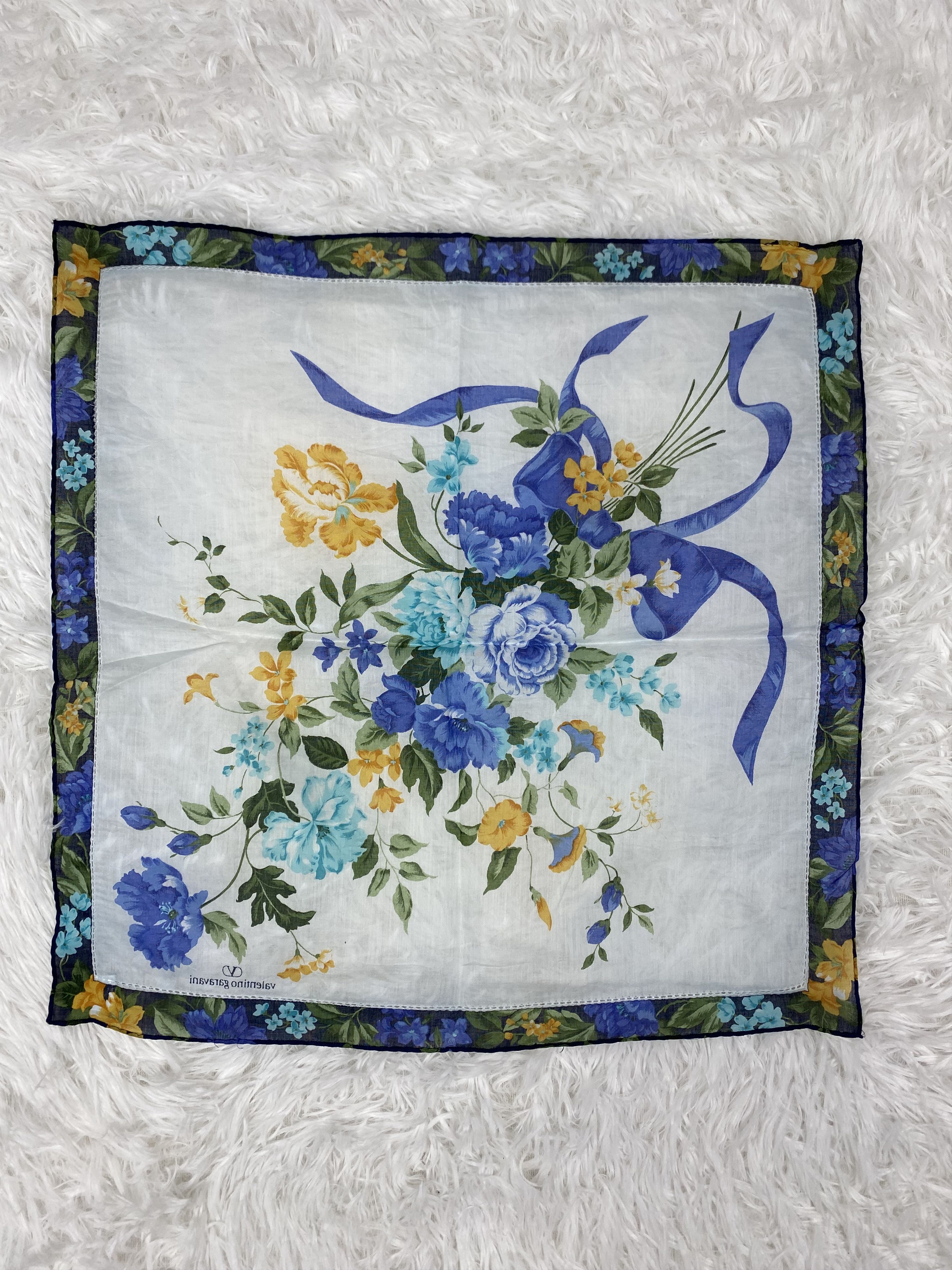 Valentino × Vintage Vintage Valentino Garavani Handkerchief Neckerchief PH0840 Size ONE SIZE - 4 Thumbnail
