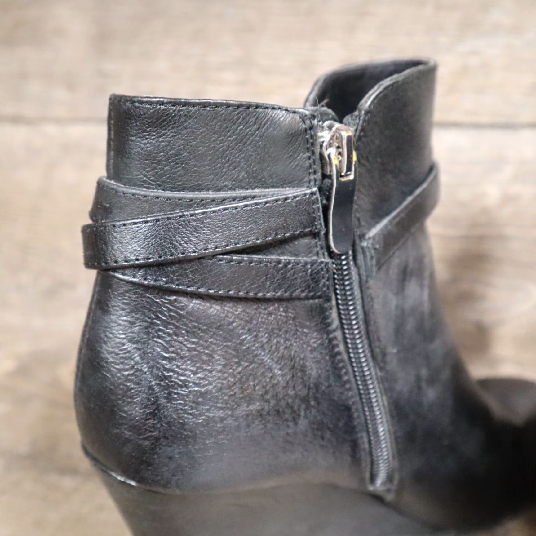 Chinese Laundry VINTAGE Chinese Laundry Bootie SHOE Cross-Category Bootie Women 6 Black Faux Leather Faux Suede Wedge Ankle High Heel 3-3.9in Mens? Size US 6 / IT 36 - 5 Thumbnail
