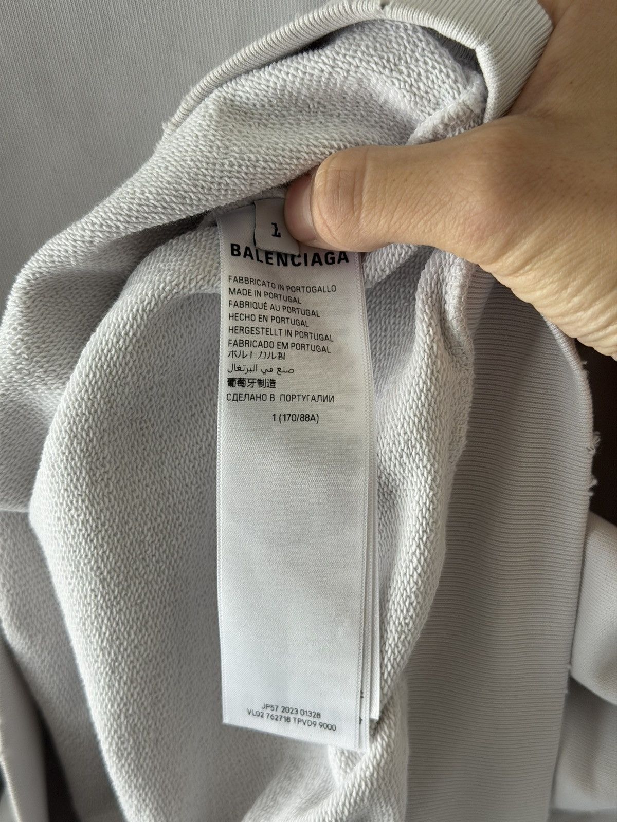 Balenciaga $1790 Pierced Round Crewneck Sweatshirt 1 Size US XL / EU 56 / 4 - 8 Thumbnail