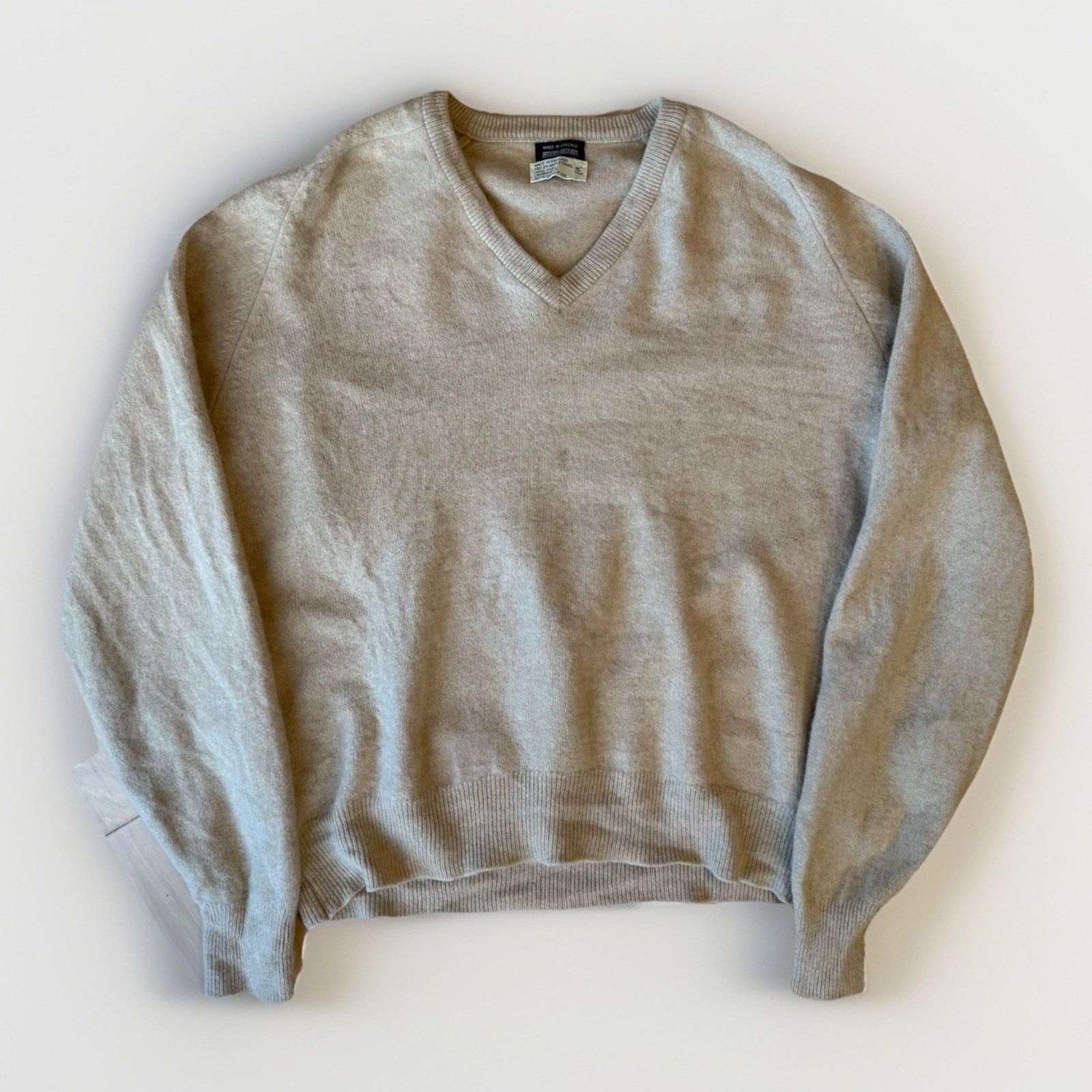 Brooks Brothers Vintage Brooks Brothers Lambswool Sweater Small Beige V Neck Size US S / EU 44-46 / 1 - 1 Thumbnail