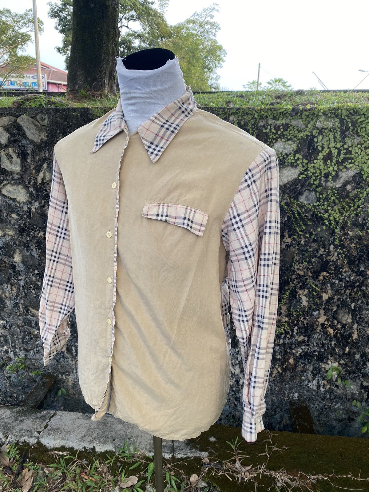 Burberry Last Drop!! Vintage Burberry Nova check Silk Shirt Size US M / EU 48-50 / 2 - 1 Thumbnail