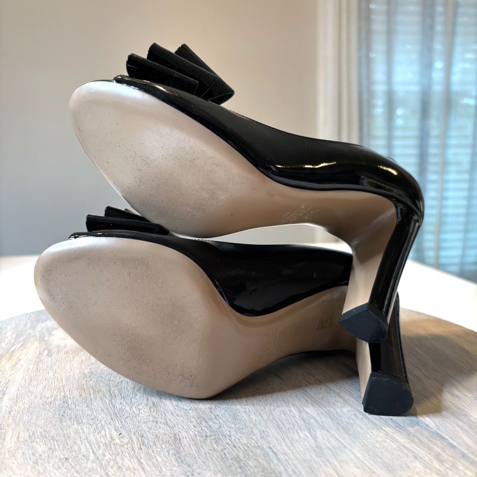Valentino Valentino Garavani Patent Leather Bow Pumps 37.5 US 7.5 Size US 7.5 / IT 37.5 - 8 Thumbnail