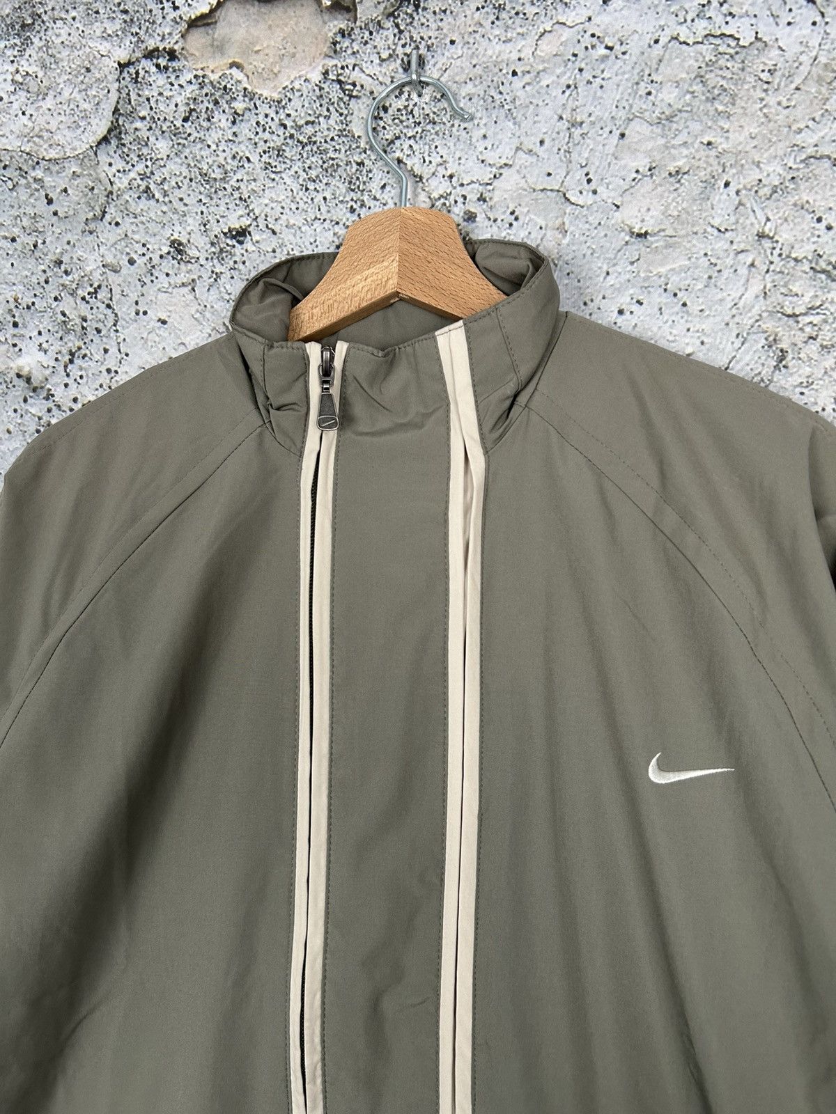 Nike Vintage Nike Beige Swoosh Light Jacket Streetwear 90s Rare Size US M / EU 48-50 / 2 - 3 Thumbnail