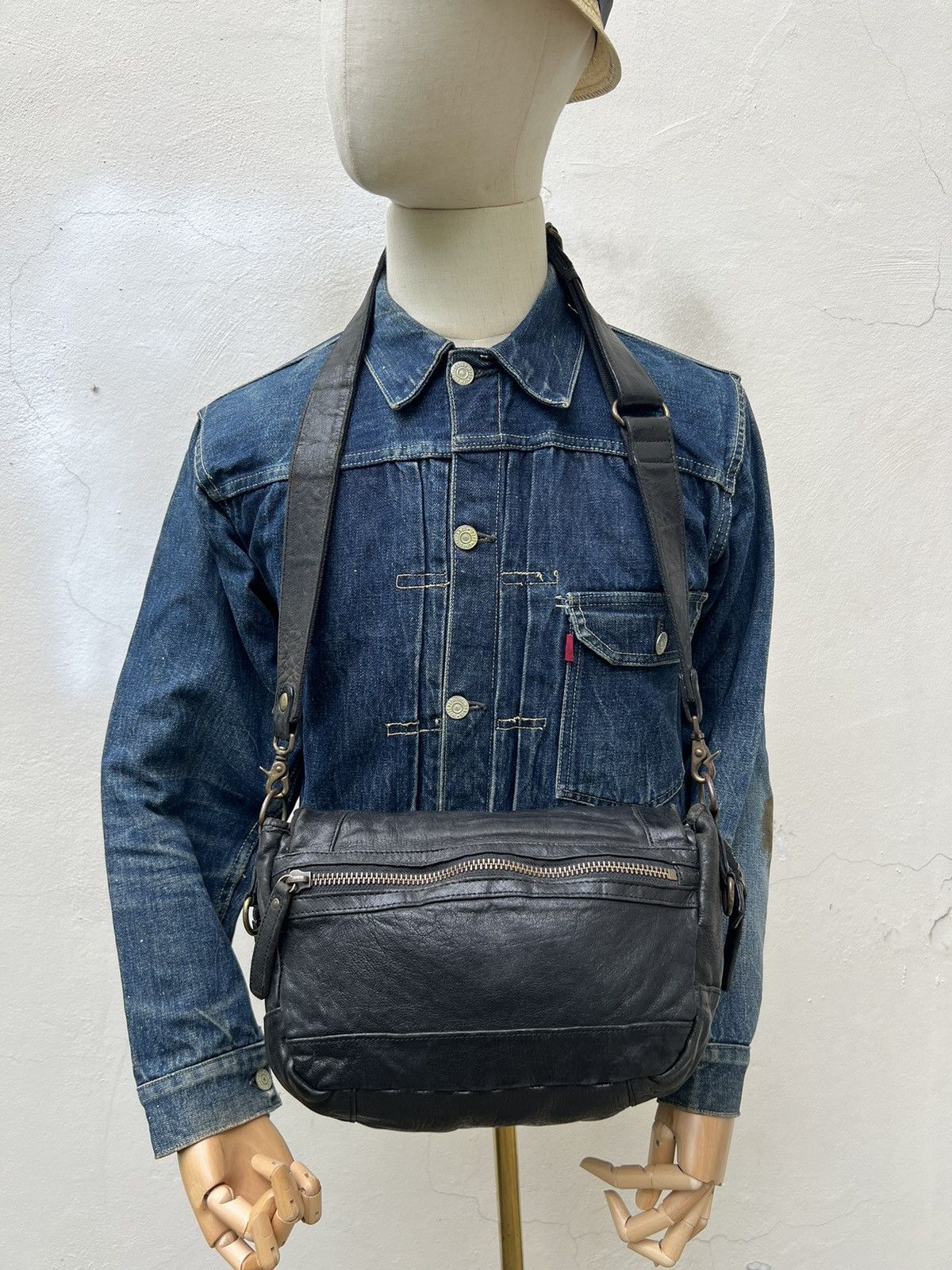 Creed × Japanese Brand Creed Japan Black Patina Leather Sling Bag Size ONE SIZE - 5 Thumbnail