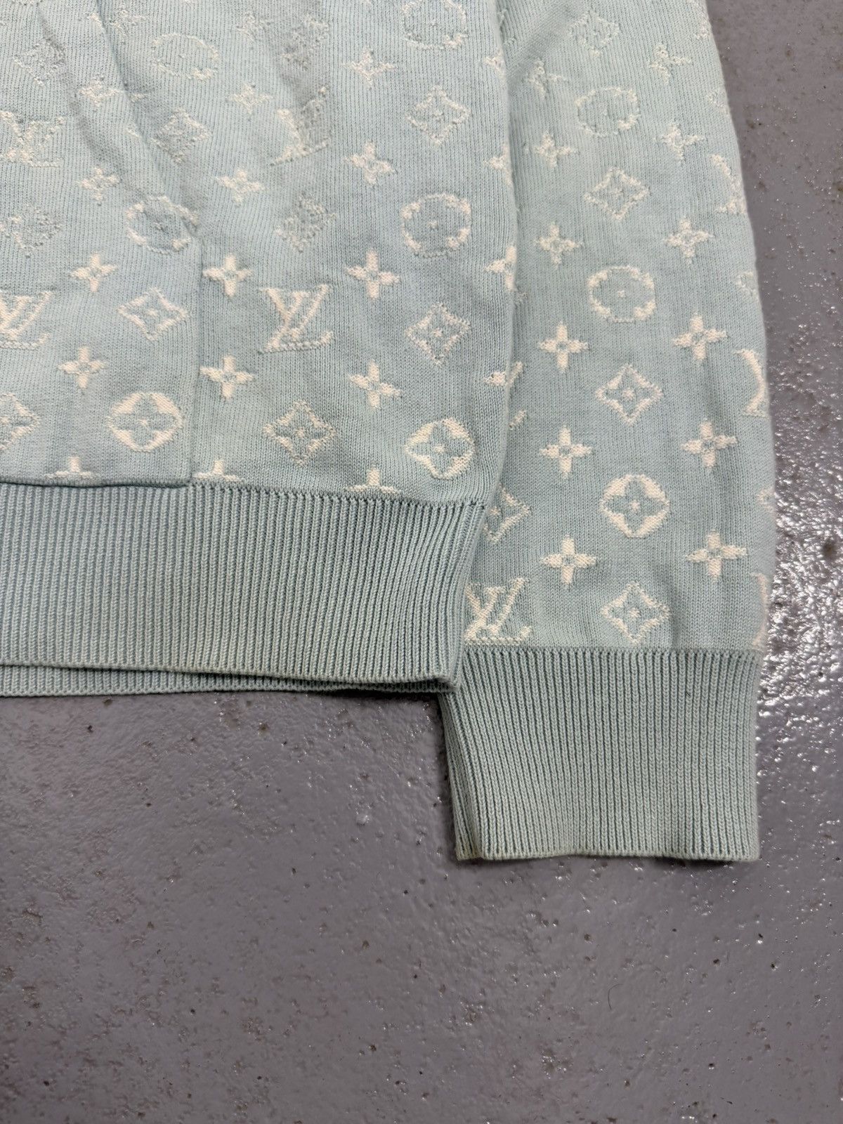 Louis Vuitton Louis Vuitton Gradient Monogram Baby Blue Hoodie Size US L / EU 52-54 / 3 - 2 Thumbnail