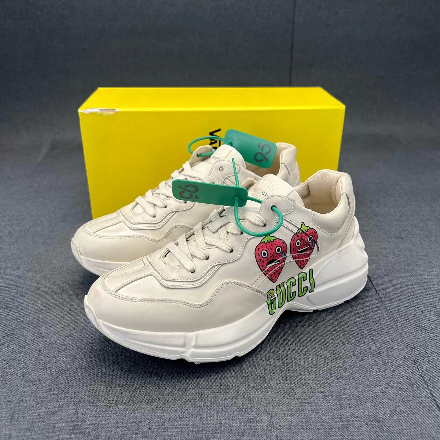 Gucci Gucci Rhyton Distressed Beige Strawberry 38.5 New Worn Once Size US 8 / IT 38 - 1 Thumbnail