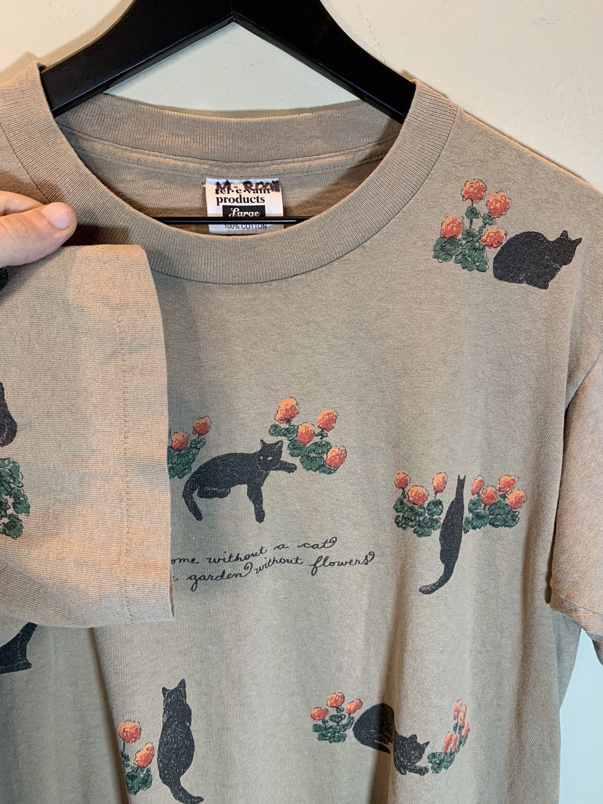 Vintage *RARE* Vintage 90s Cat Flowers Art AOP Single Stitch T-Shirt Size US L / EU 52-54 / 3 - 4 Thumbnail