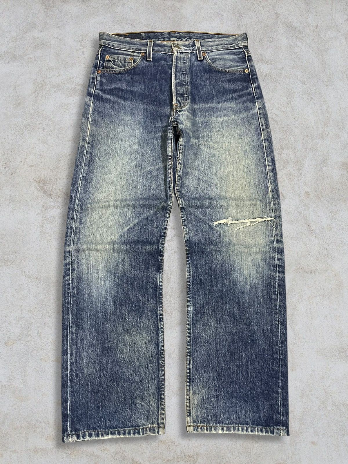 Vintage Levi’s 501 Blue Wash Button-Fly Regular Loose Jeans